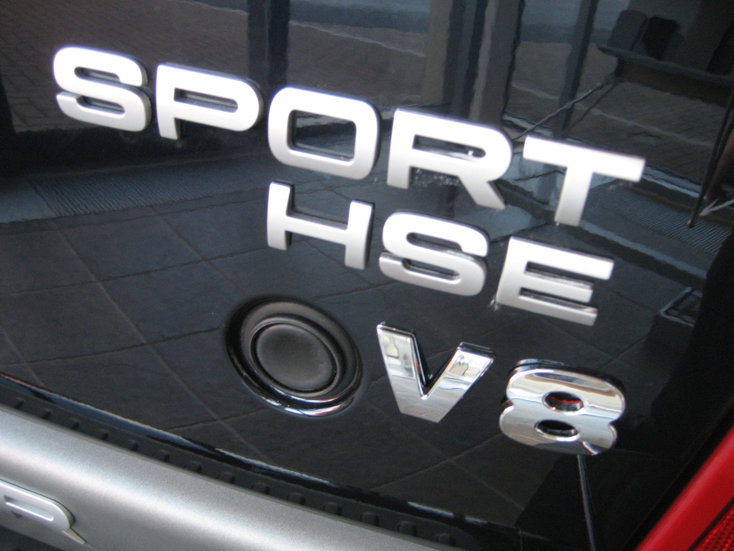 "V8" Lettering in Chrome for Range Rover P38 & Classic