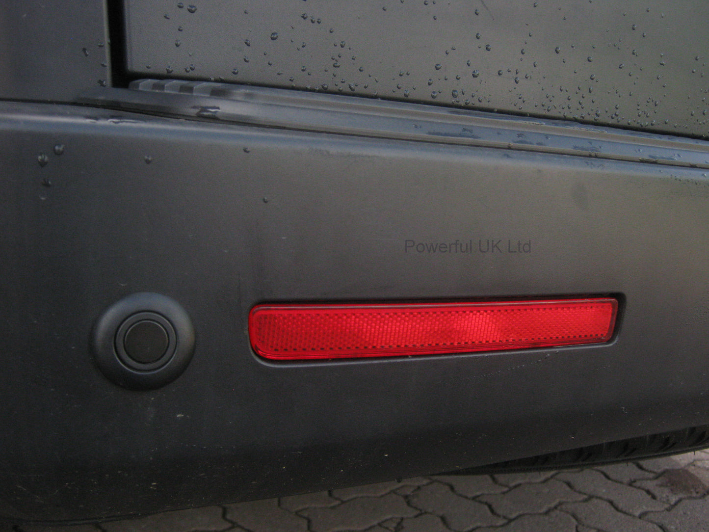 Rear Bumper Reflector for Land Rover Discovery 3 & 4 - Genuine - LEFT LH