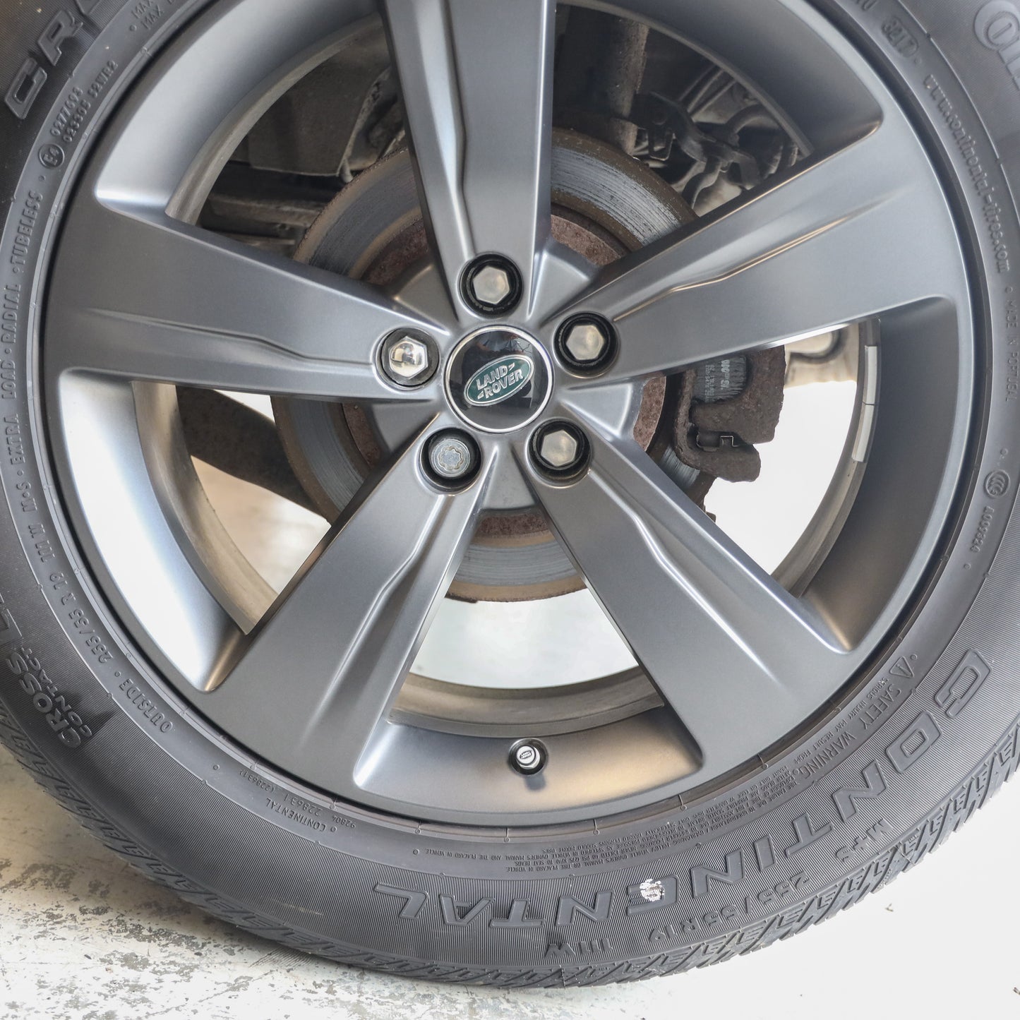 Genuine Dust Valve Caps (4pc) for Range Rover - Black