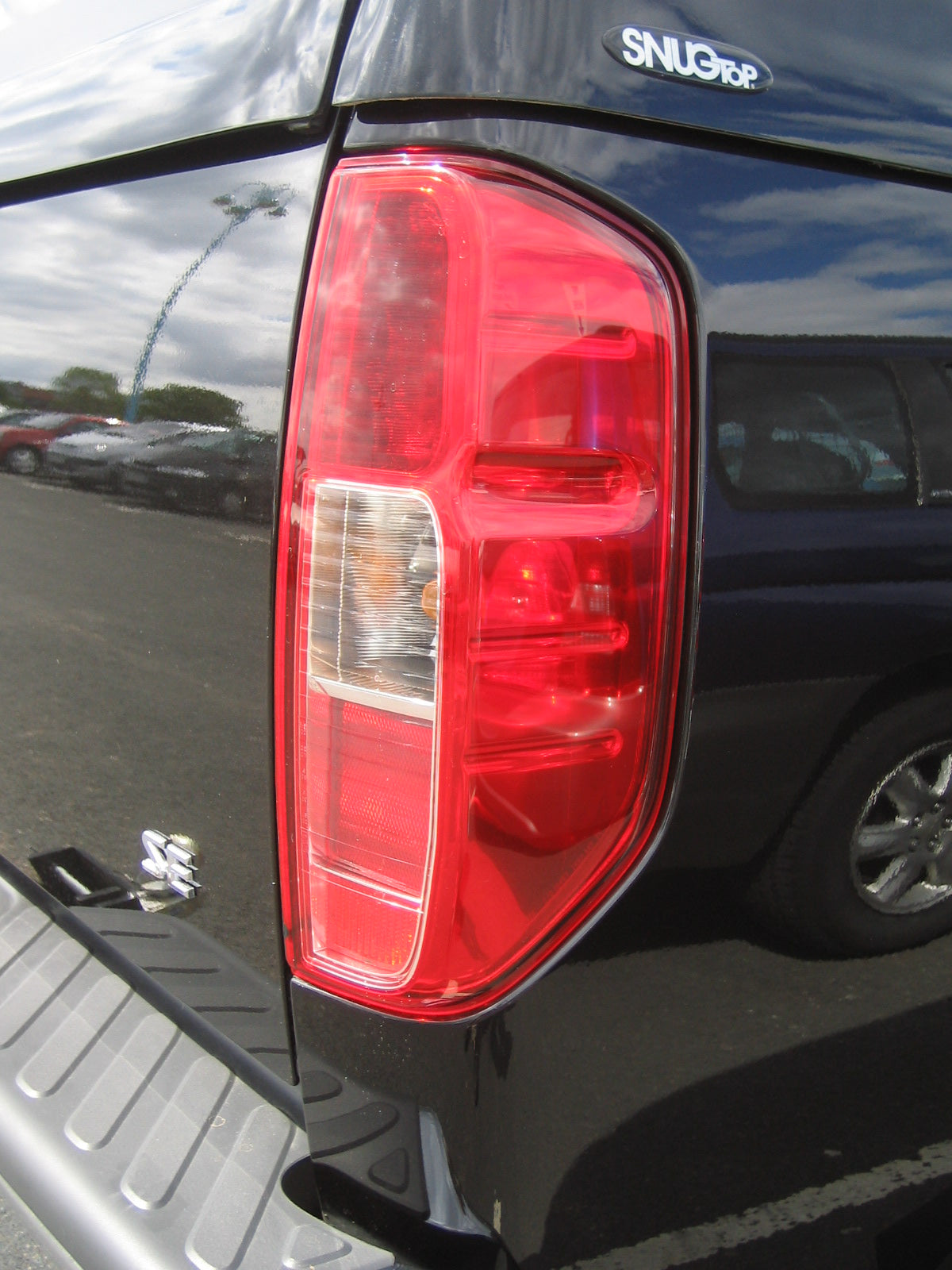Rear Light ( Non Genuine ) - RH with Fog - for Nissan Navara D40