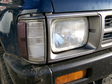 Passenger Side Park/Cornering Light Assembly For Toyota Pickup 2WD 1989-1991 - Black Housing, DOT/SAE Compliant 3 thumbnail image