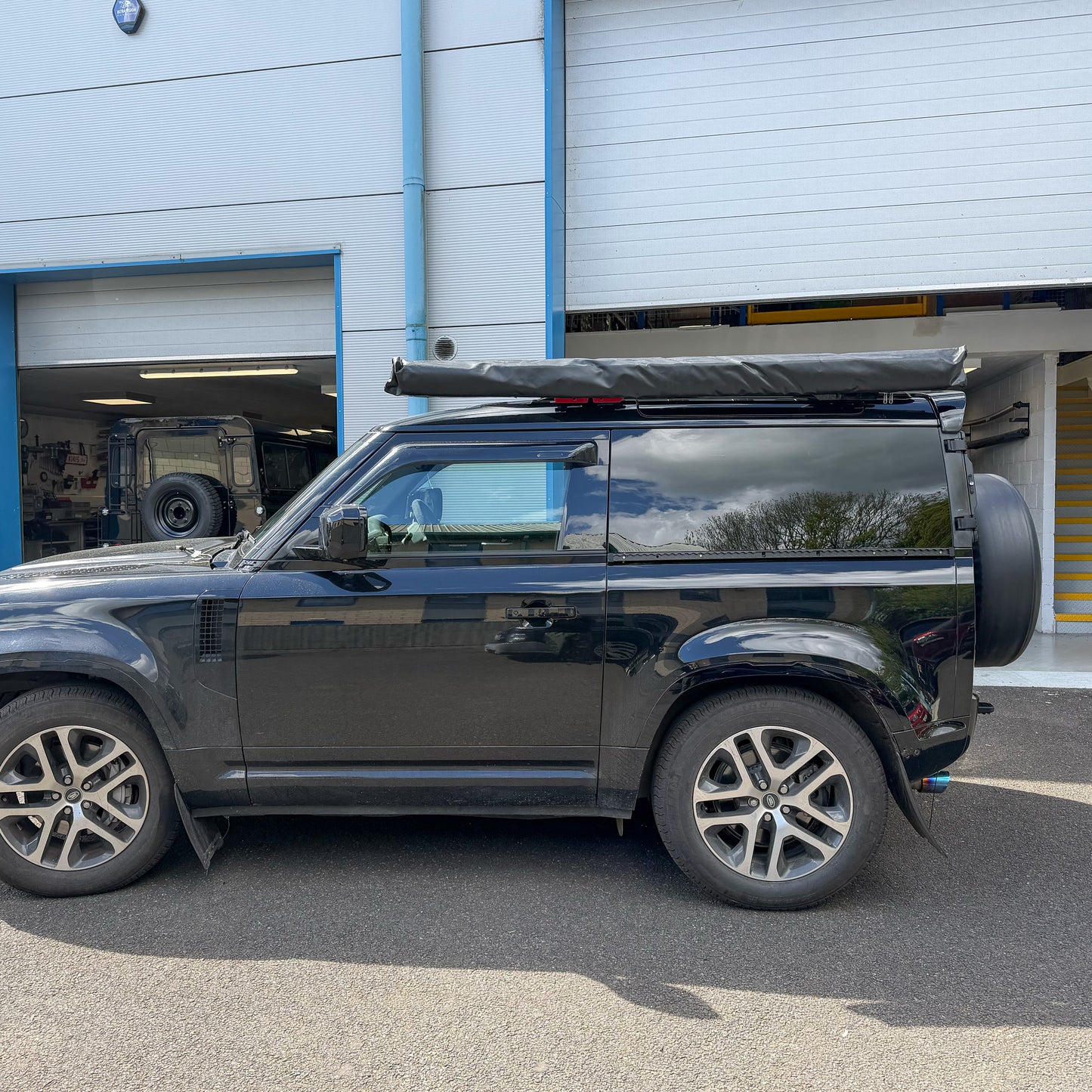 2m Wide Side Awning for Land Rover Defender L663