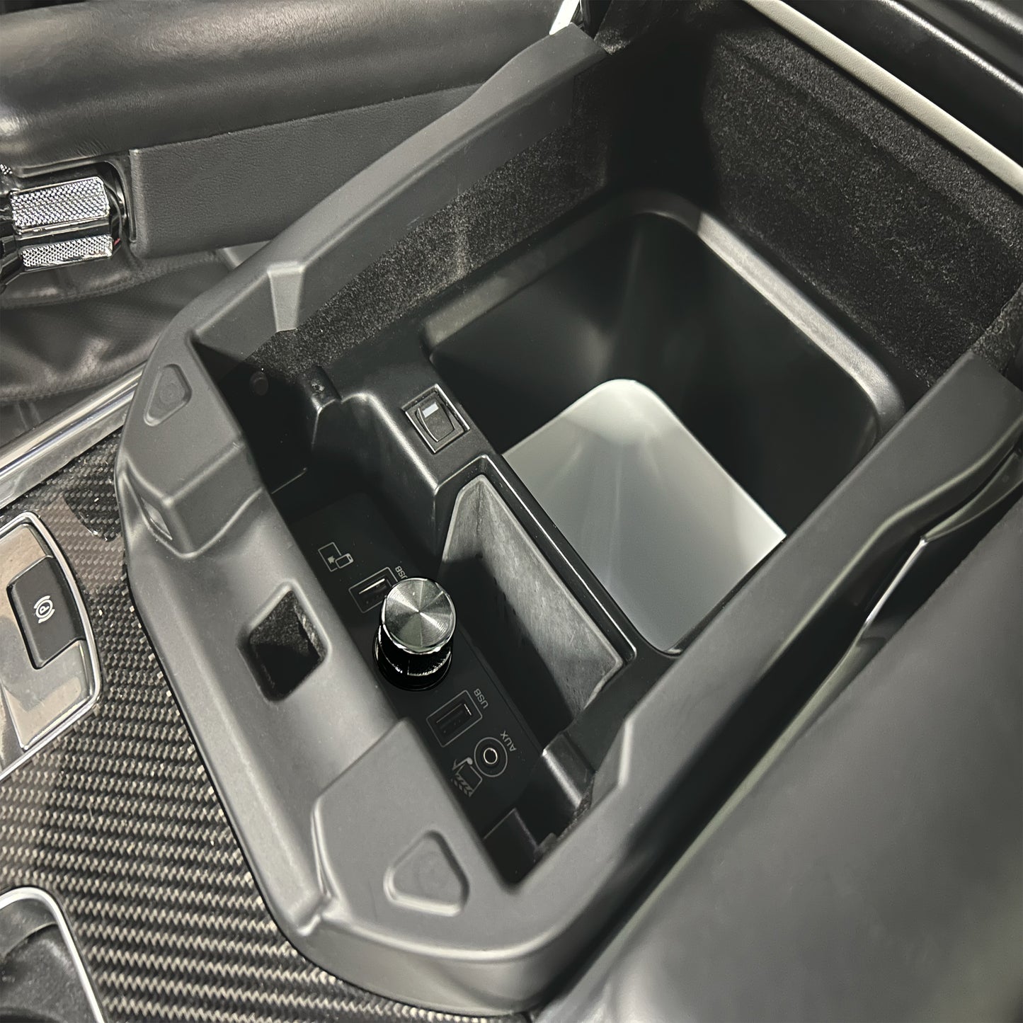 Autobiography Style Chrome Power Outlet Blanking Plug for Land Rover Discovery 5