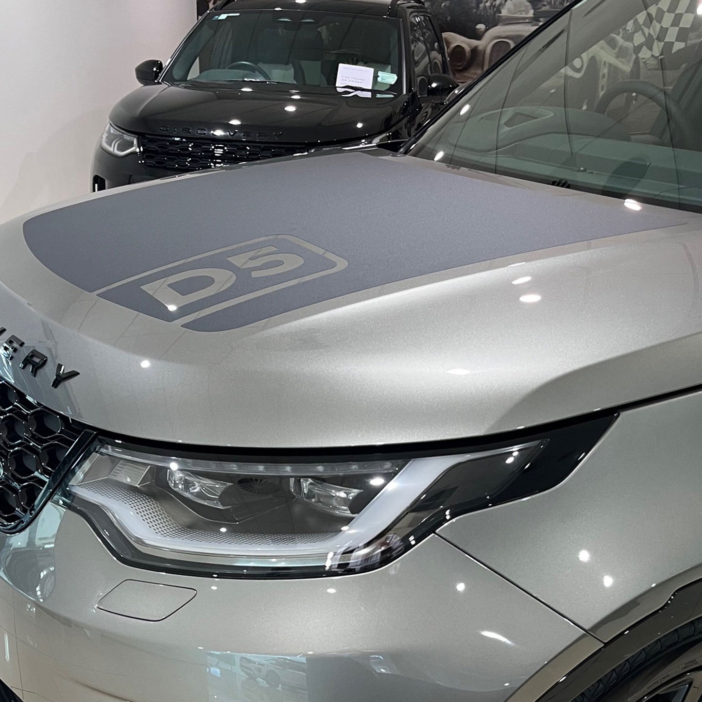 Bonnet Decal with D5 insert - Matt Black for Land Rover Discovery 5