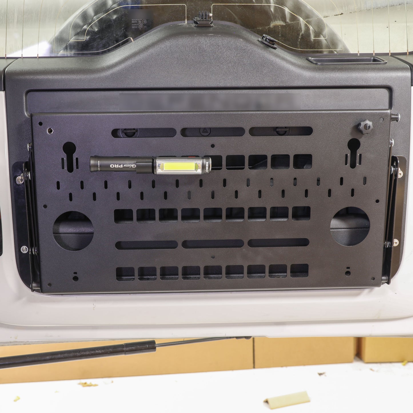 'Big Larry Pro' Torch + Mount Kit for Folding Picnic Table for Land Rover Defender L663 - Horizontal