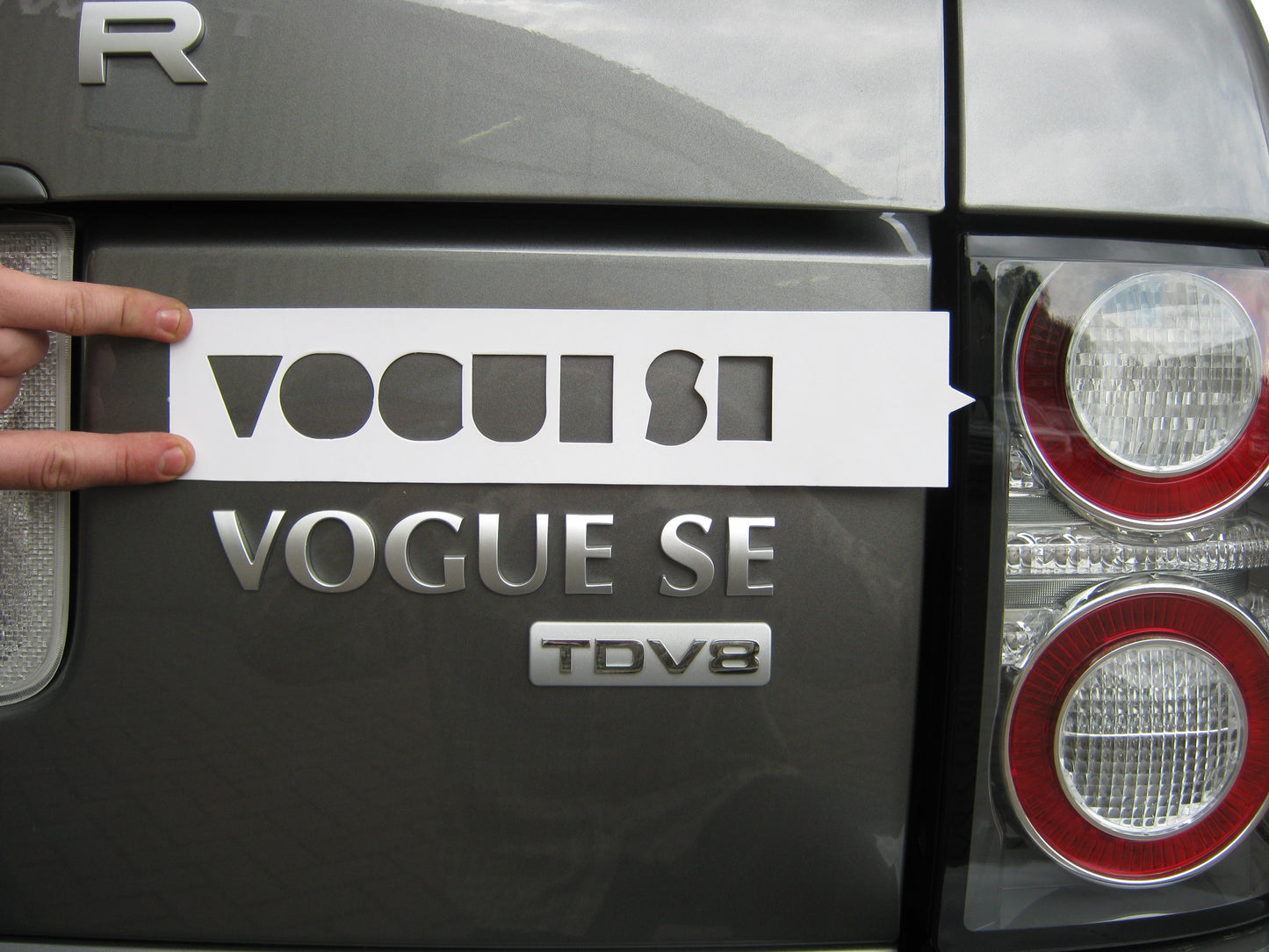 "SE" Lettering - Brunel Grey (Genuine) for Range Rover L322
