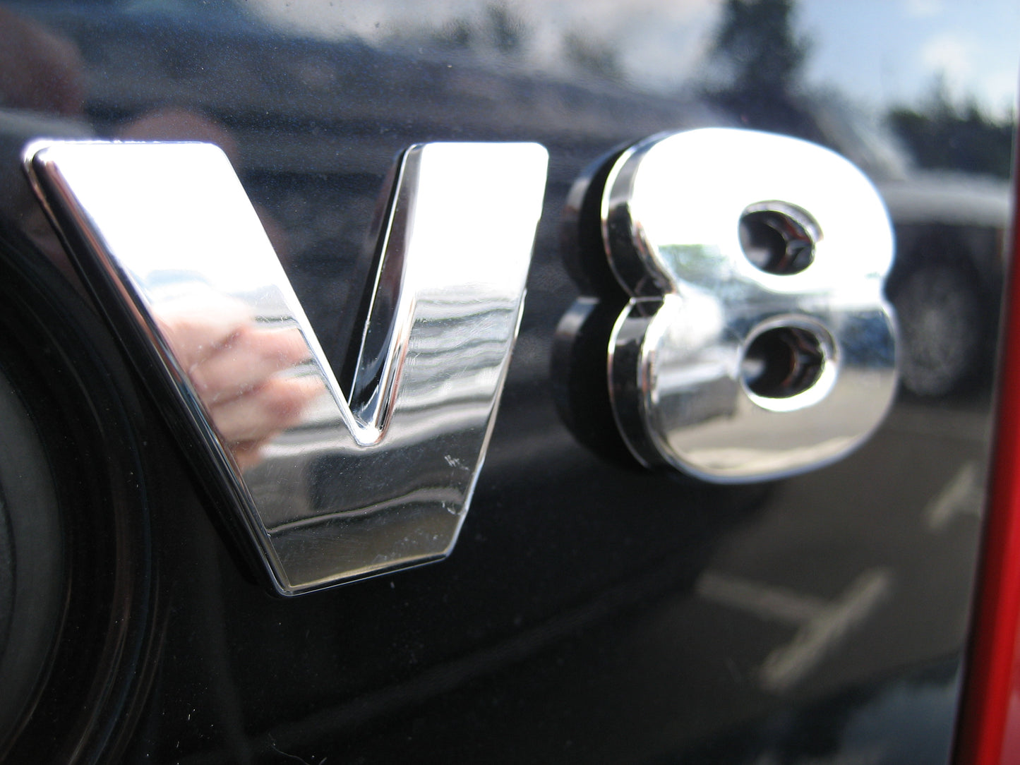 "V8" Lettering in Chrome for Range Rover P38 & Classic