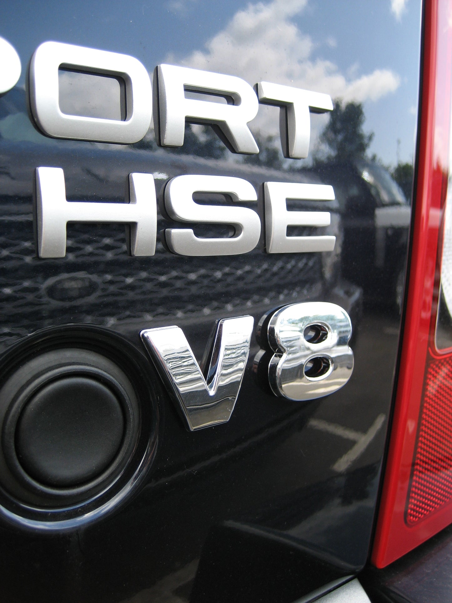 "V8" Lettering - Chrome - for Range Rover Sport
