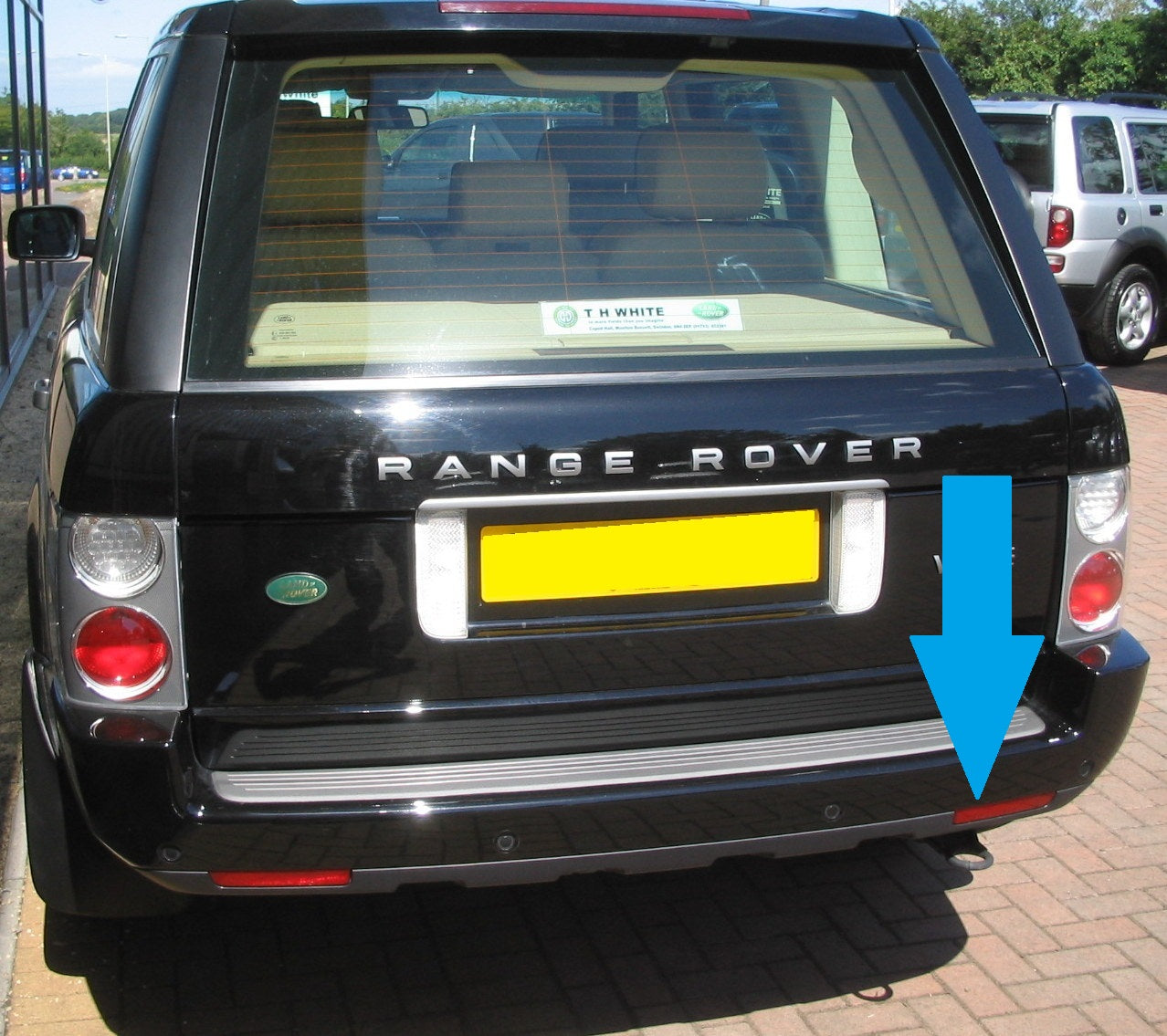 Rear Bumper Reflector for Range Rover L322 - Genuine - RIGHT RH