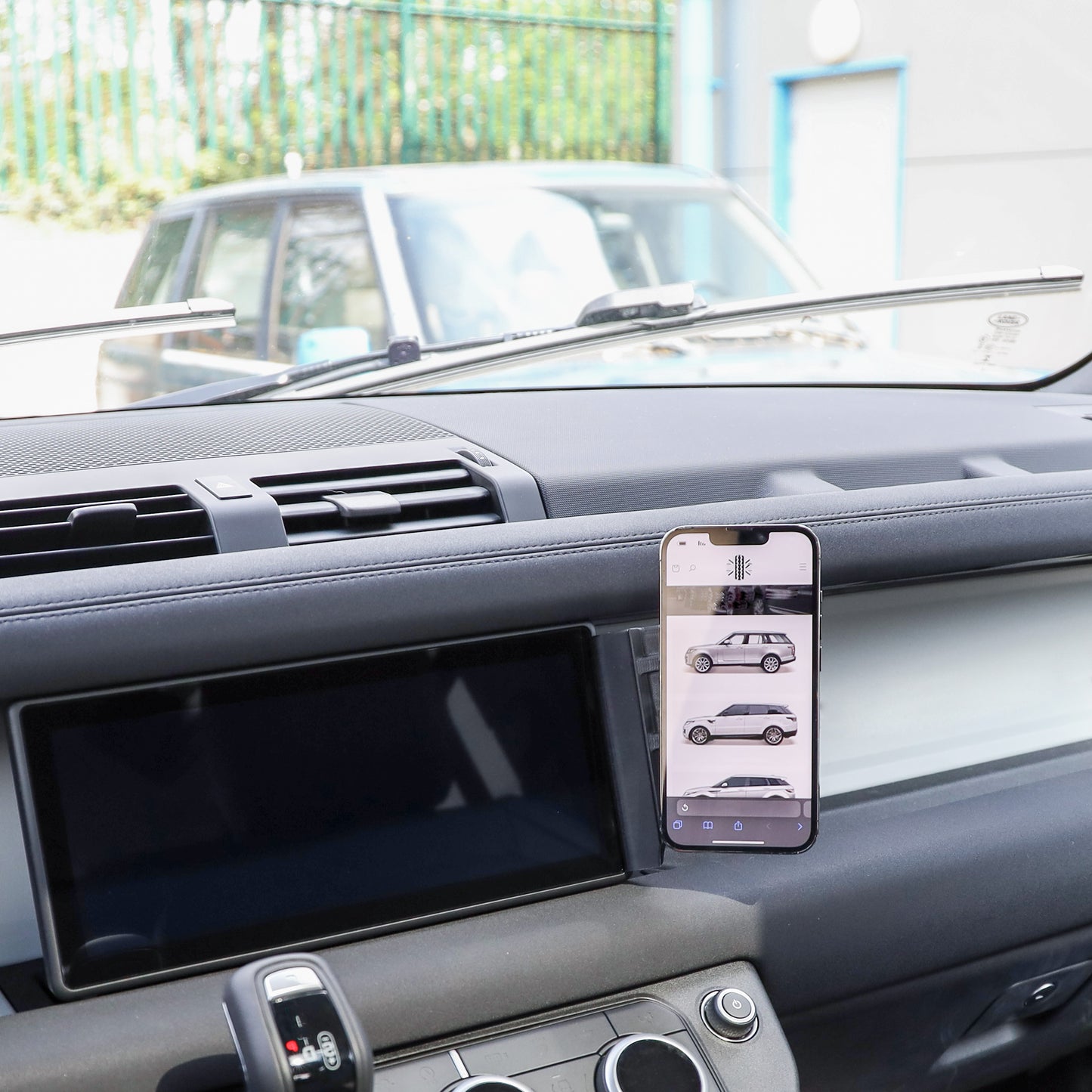 10" Infotainment Screen Phone Mount for Land Rover Defender L663 - LHD - Yosh Version