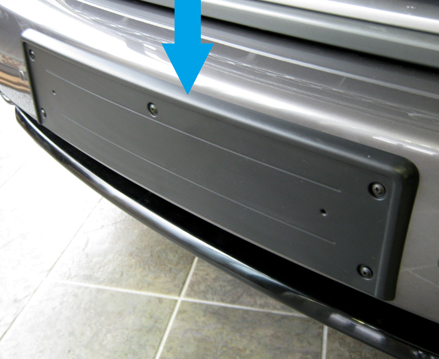 Front Number Plate Mounting Plinth (genuine) for Range Rover Vogue 2010 on