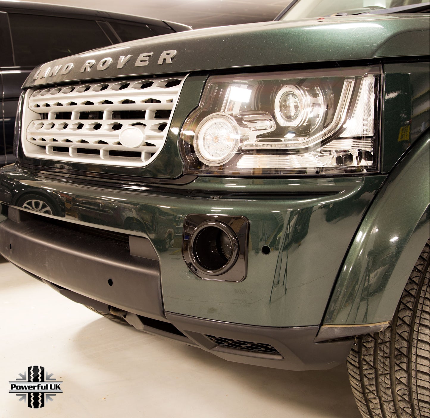 Front Bumper Fog Lamp Bezels Facelift look - Gloss Black - for Land Rover Discovery 4 2010-14