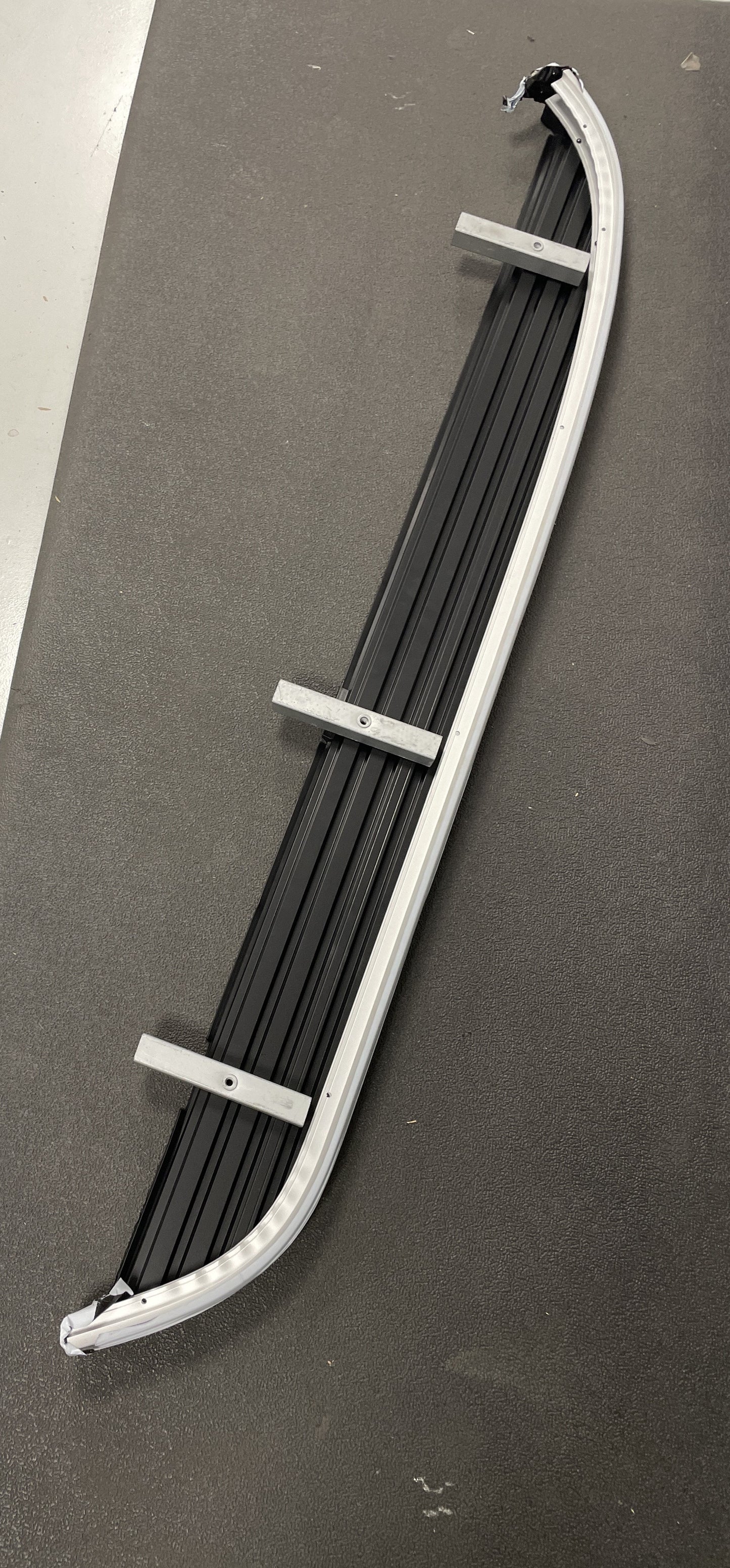 B-GRADE - Genuine Replacement SIDE STEP ONLY for Land Rover Freelander 2 - LEFT
