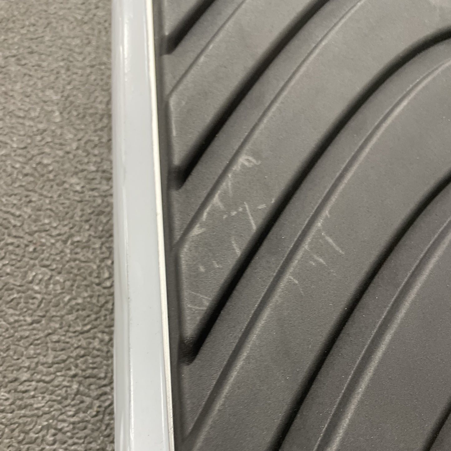 B-GRADE - Genuine Replacement SIDE STEP ONLY for Land Rover Freelander 2 - LEFT