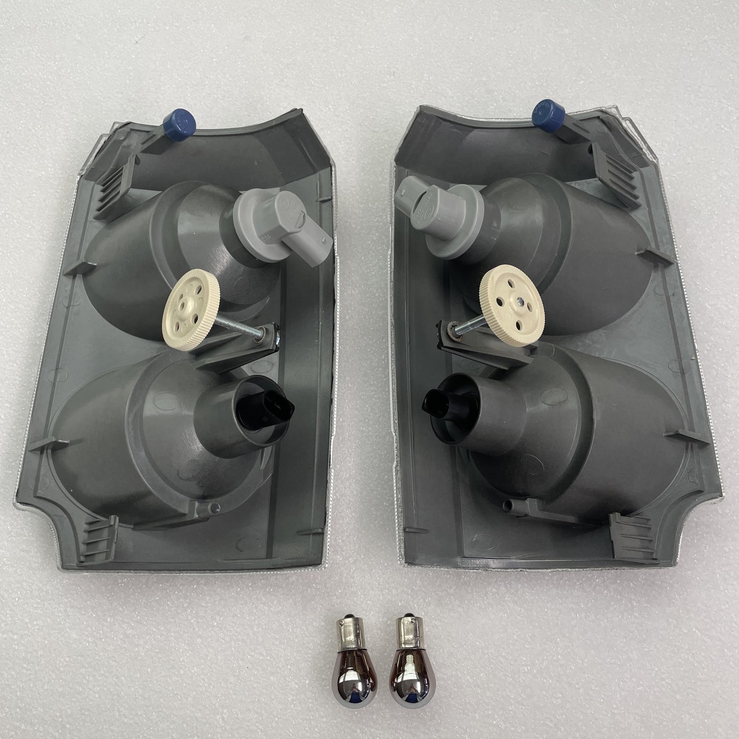 B-GRADE - Front Side Light / Indicator Assembly for Range Rover L322 - Clear Indicator/Black Body - PAIR
