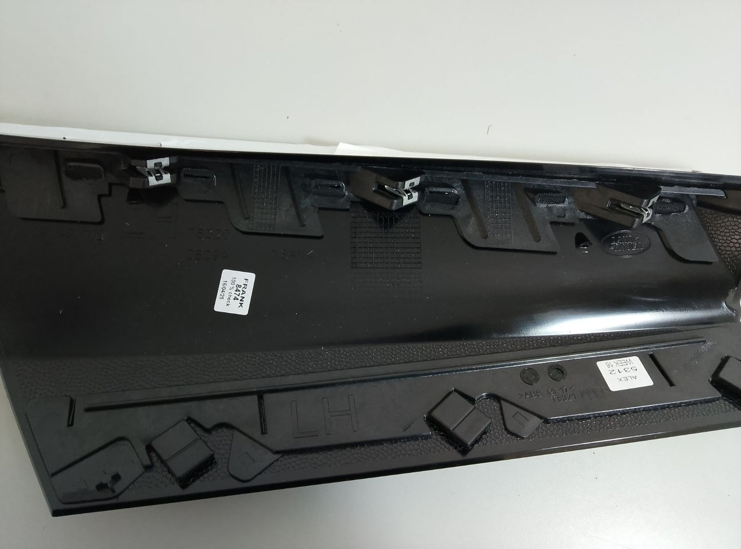 NO GENUINE PACKAGING  - Genuine Black Left D Pillar Cover for Land Rover Discovery Sport