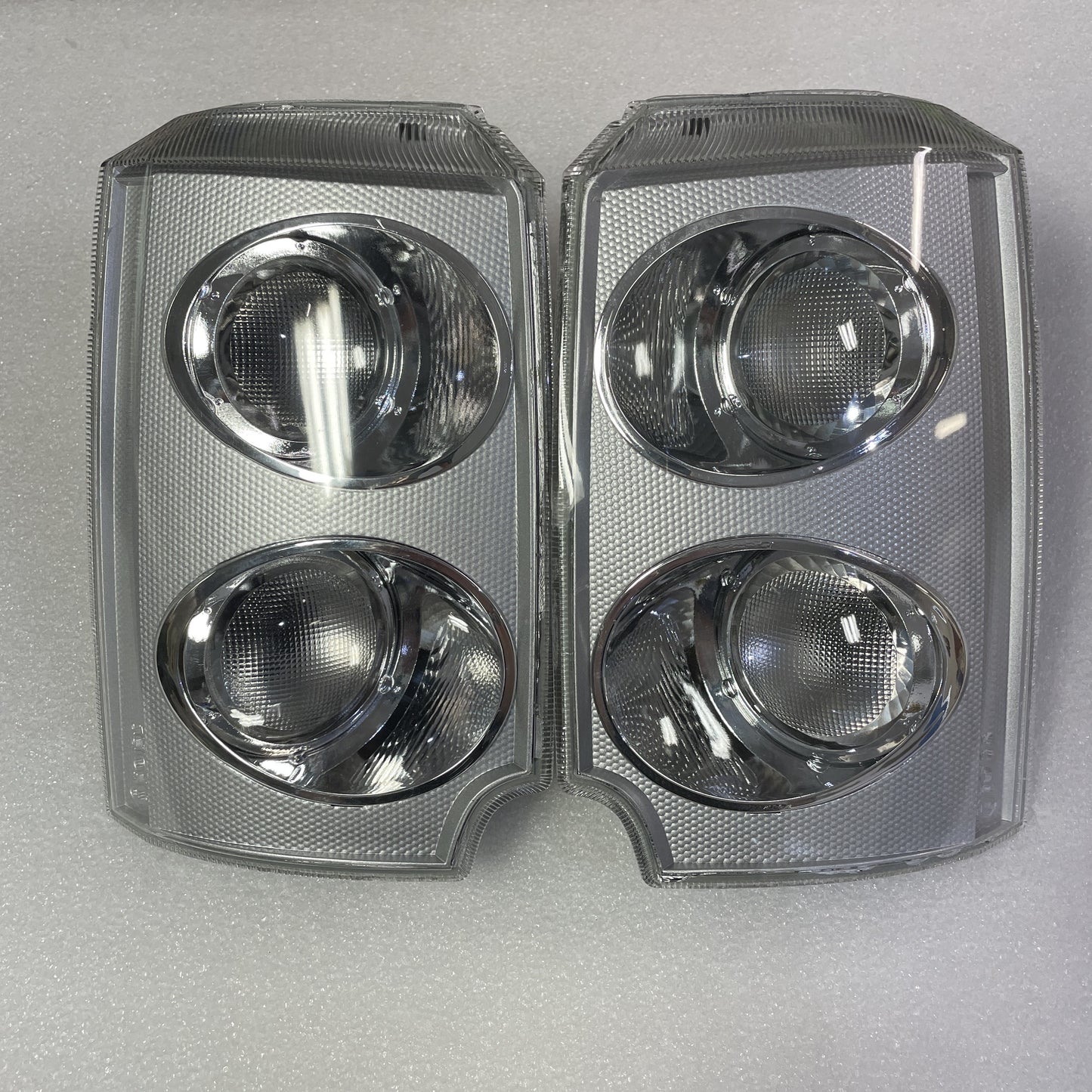 B-GRADE - Front Side Light / Indicator Assembly for Range Rover L322 - Clear Indicator/Silver Body - P