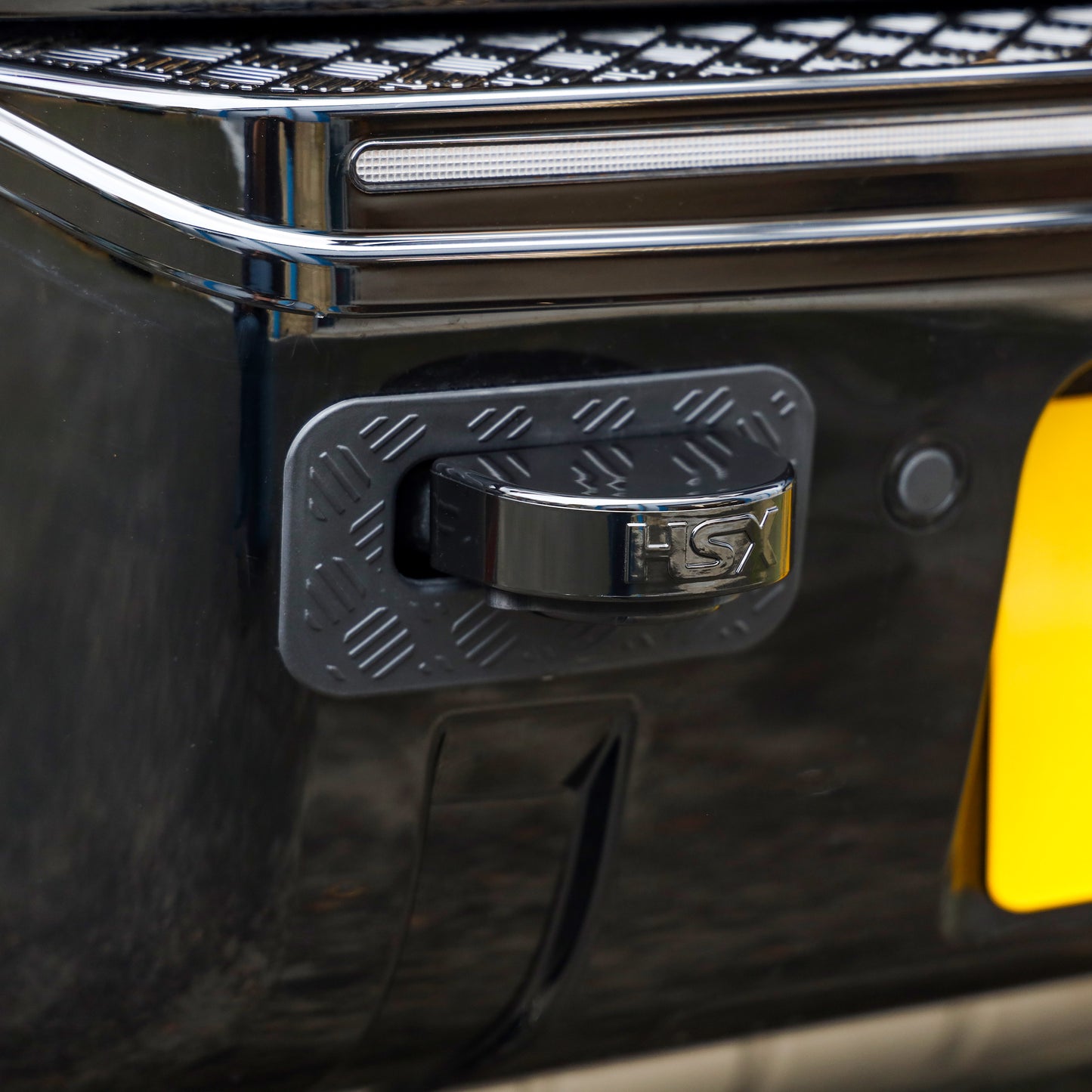 1x Tow Eye Bung for Land Rover Defender L663 - Smooth Top - Gloss Black