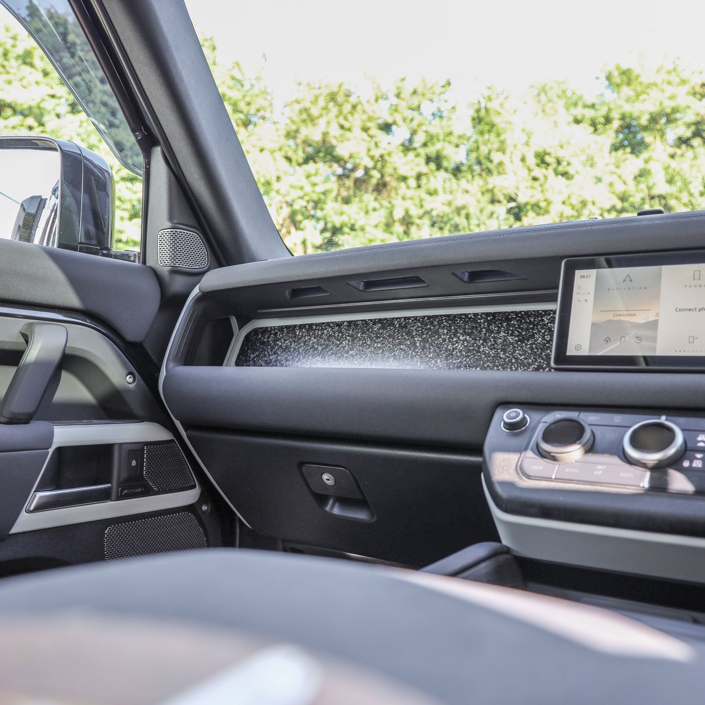 Aluminium Dashboard Fascia Panel Kit for Land Rover Defender L663 (RHD) - Chopped Carbon