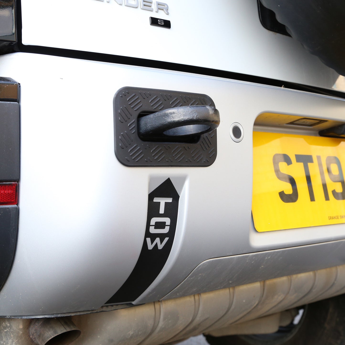 TOW Arrow Decals - Matt Black for Land Rover Defender L663