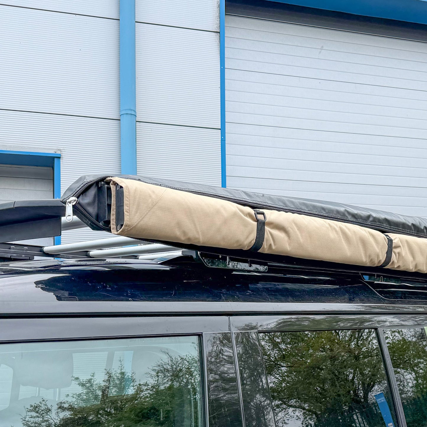 2.5m Wide Side Awning for Land Rover Defender L663