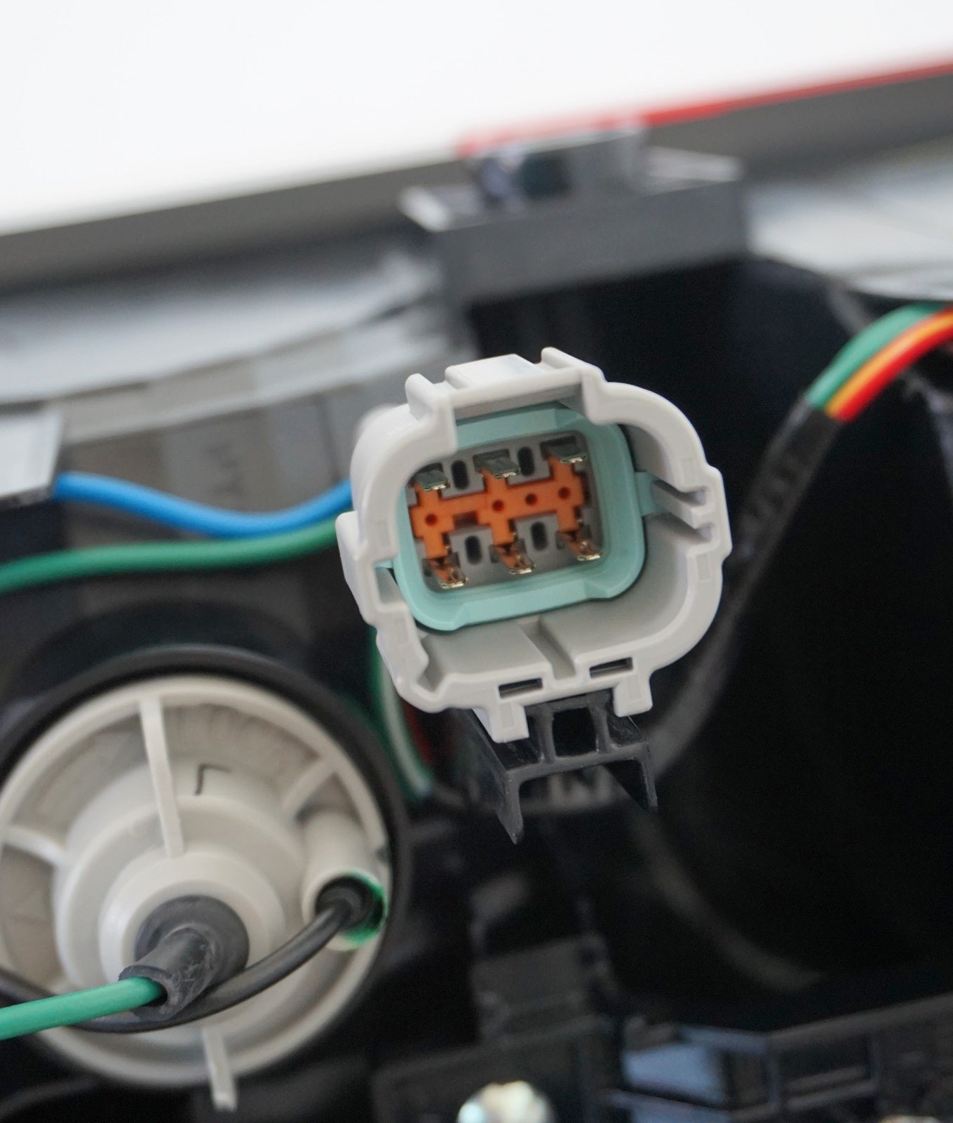 Rear Light ( OE ) - RH (without fog light ) for Nissan Navara NP300