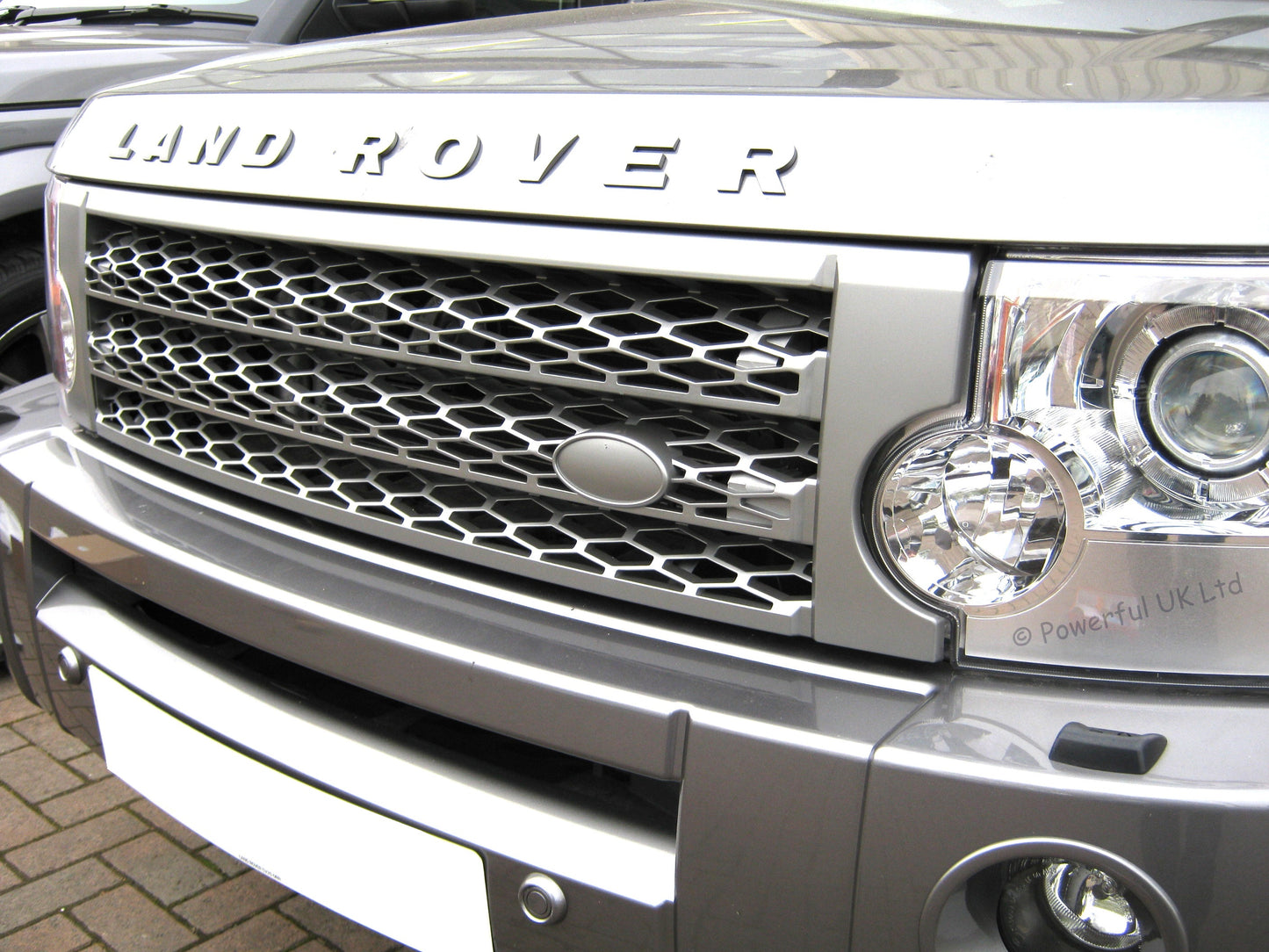 Supercharged Style Front Grille in Silver for Land Rover Discovery 3