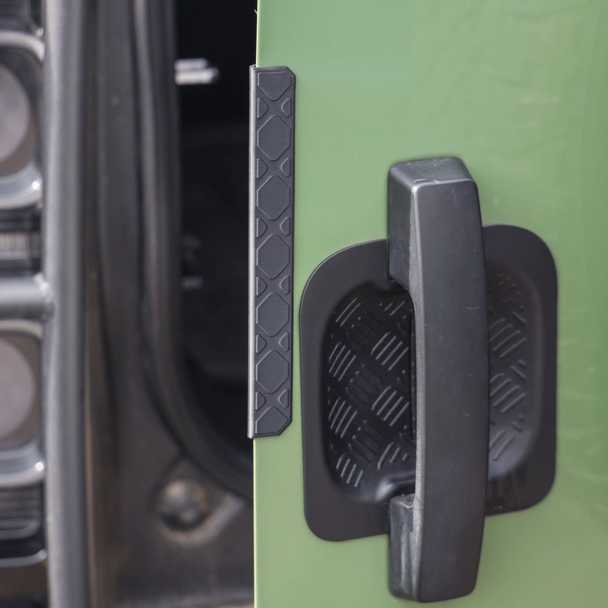 Tailgate Door Edge Protection Strip for Land Rover Defender L663 90/110/130 - Square Pattern