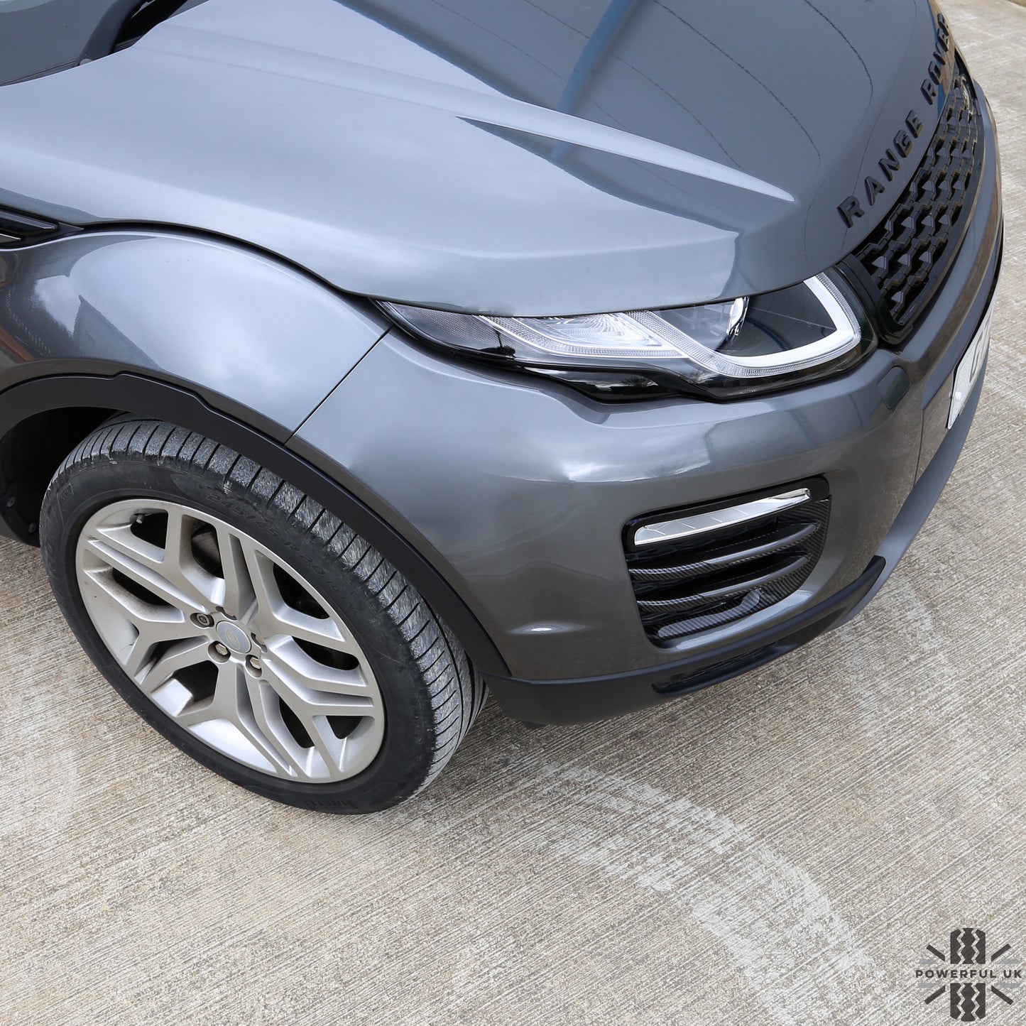 Carbon Fibre Effect Front fog Surrounds wih Silver Inserts for Range Rover Evoque SE & HSE (2016-19)