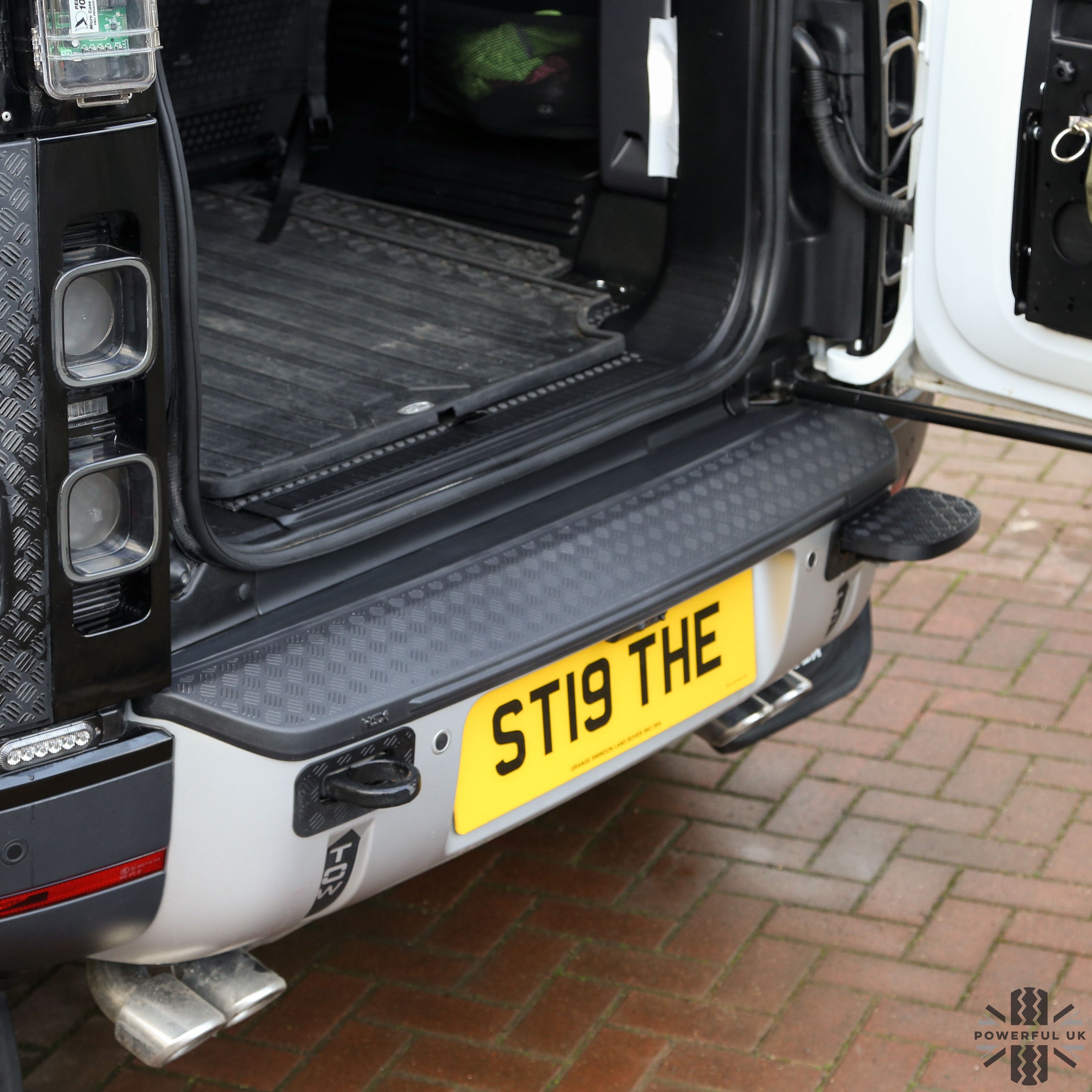 Powerful UK社製 ディフェンダー L663 用リアバンパーカバー HSX Extended Rear Bumper Cover for Land Rover Defender L663 - ABS