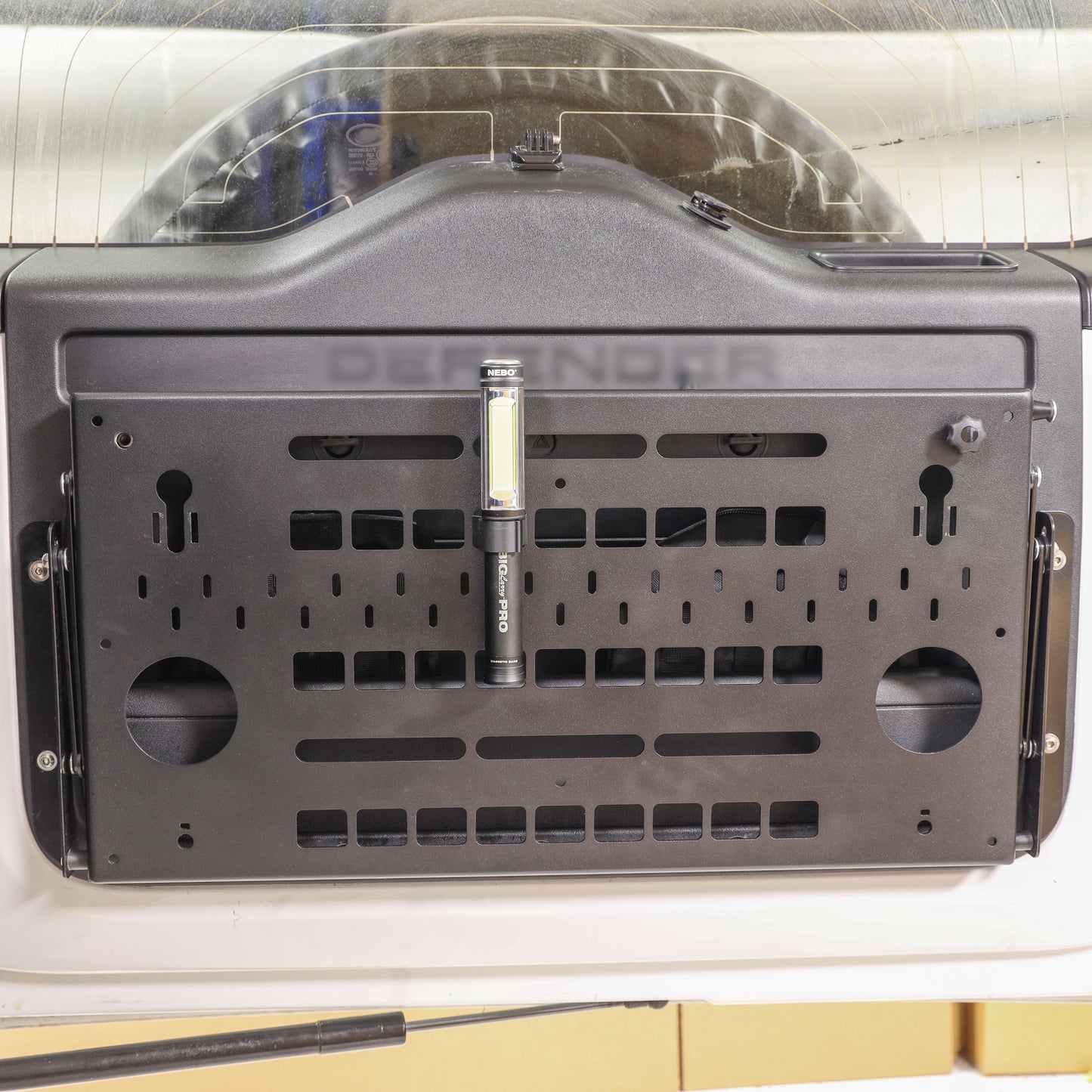 'Big Larry Pro' Torch + Mount Kit for Folding Picnic Table for Land Rover Defender L663 - Vertical