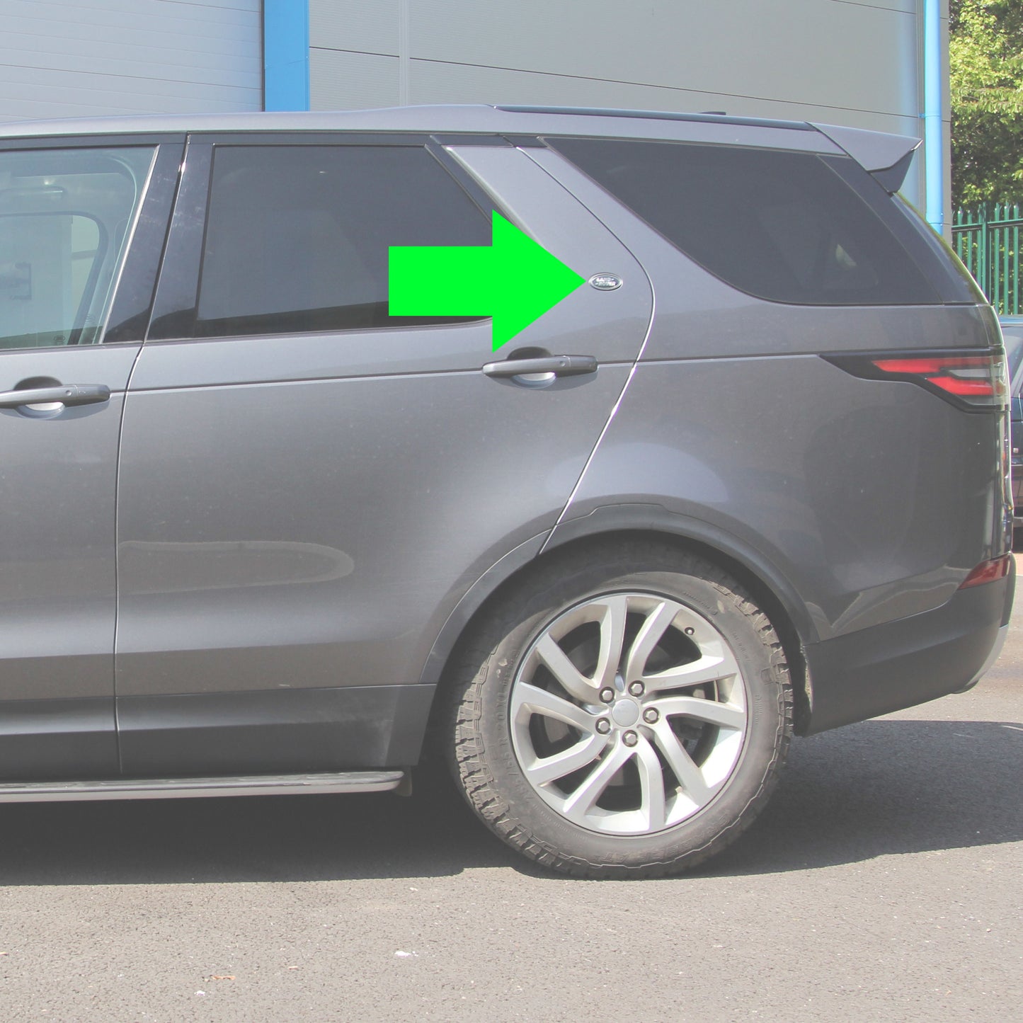 2x Genuine C Pillar Oval Badge for Land Rover Discovery 5