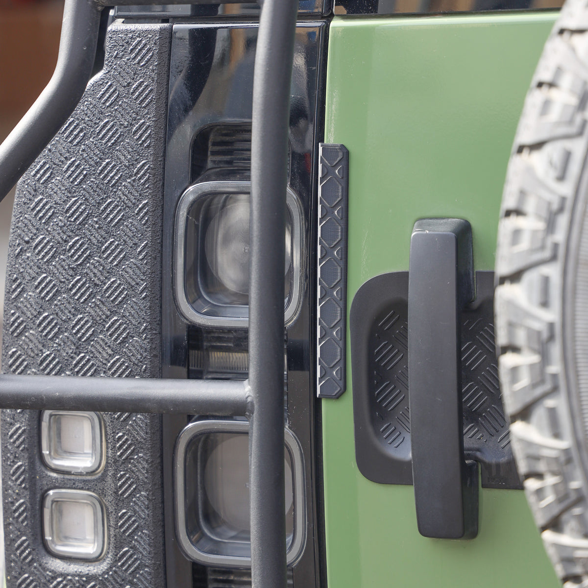 Tailgate Door Edge Protection Strip for Land Rover Defender L663 90/110/130 - Square Pattern