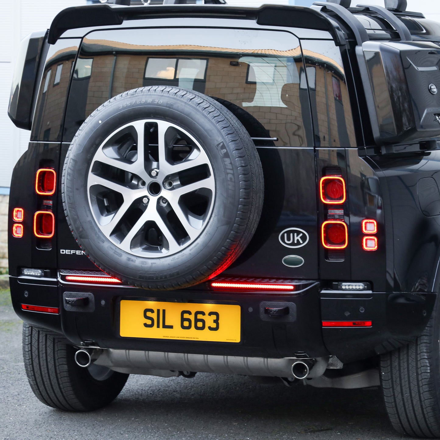 Rear Bumper Cover for Land Rover Defender L663 - with LEDs