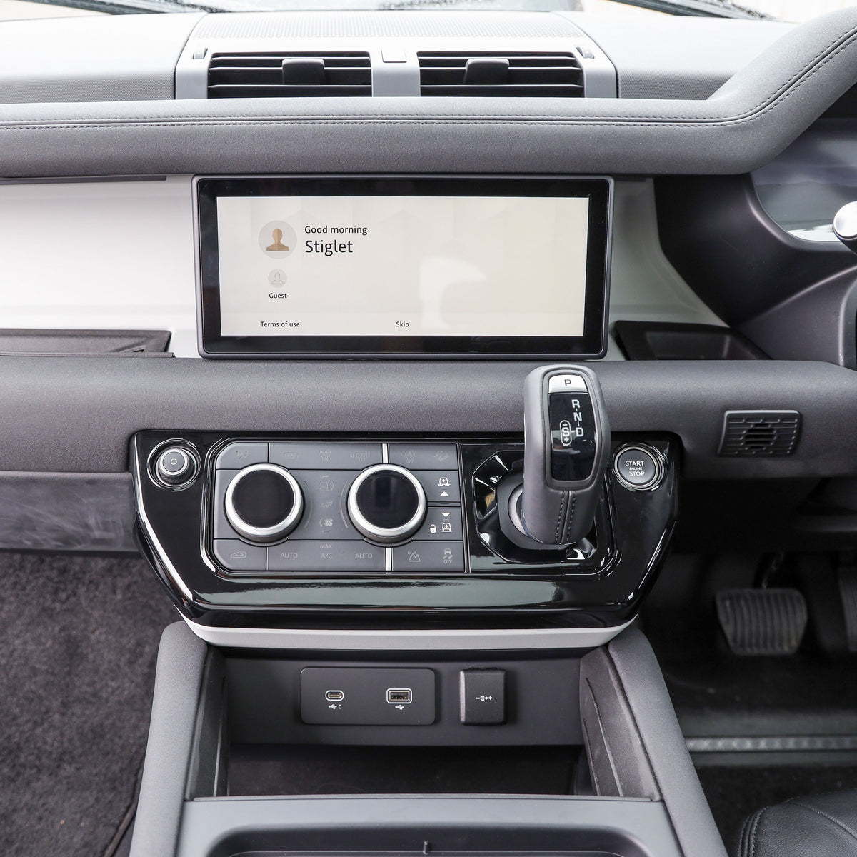 2pc Centre Console Dash Cover Kit in Gloss Black for Land Rover Defender L663