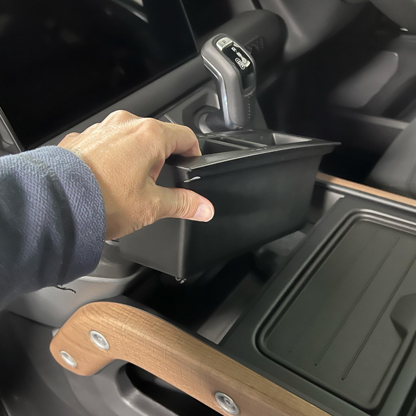 Twin Dock Wireless Charger for Land Rover Defender L663