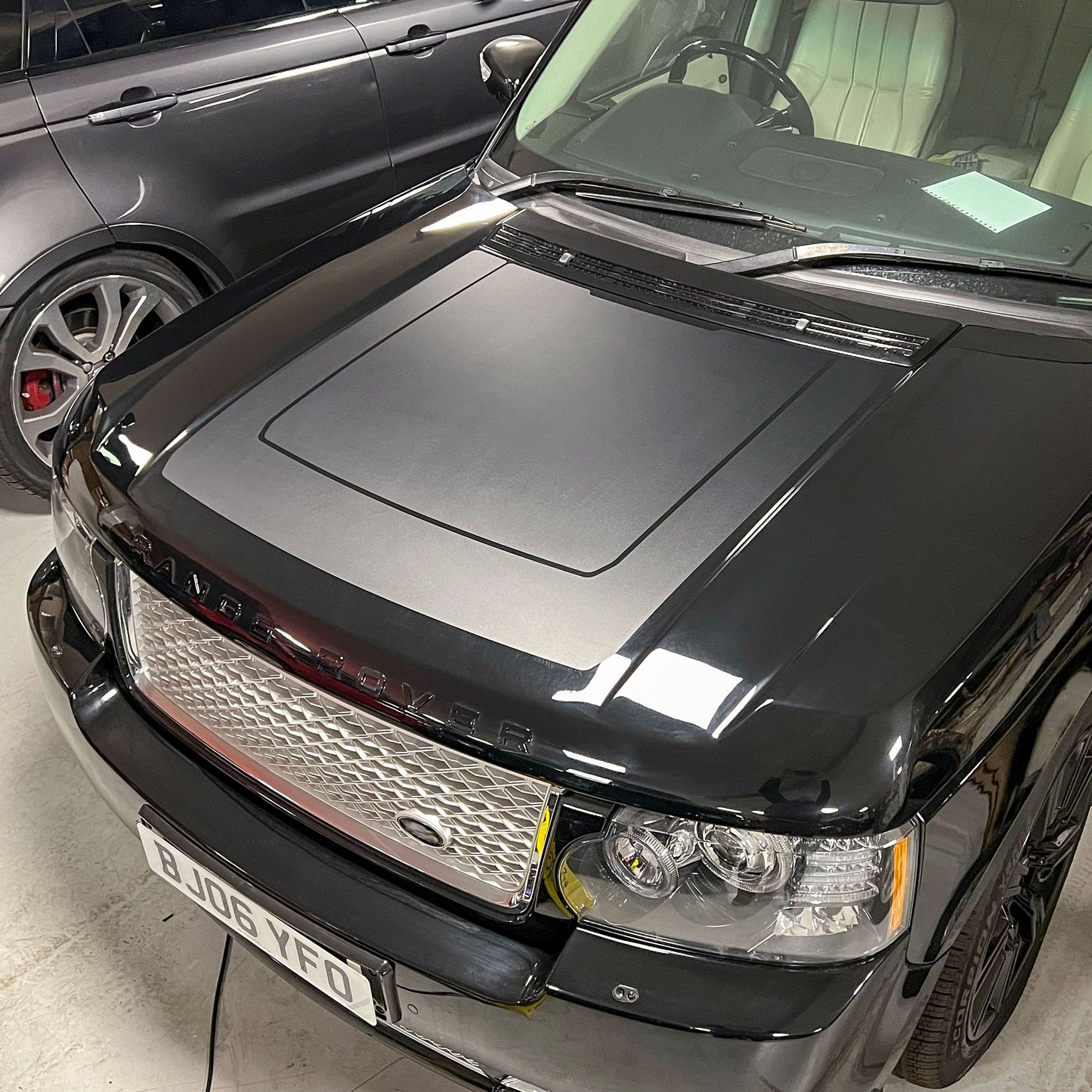 Bonnet Decal - Matt Black for Range Rover L322 (2002-12)
