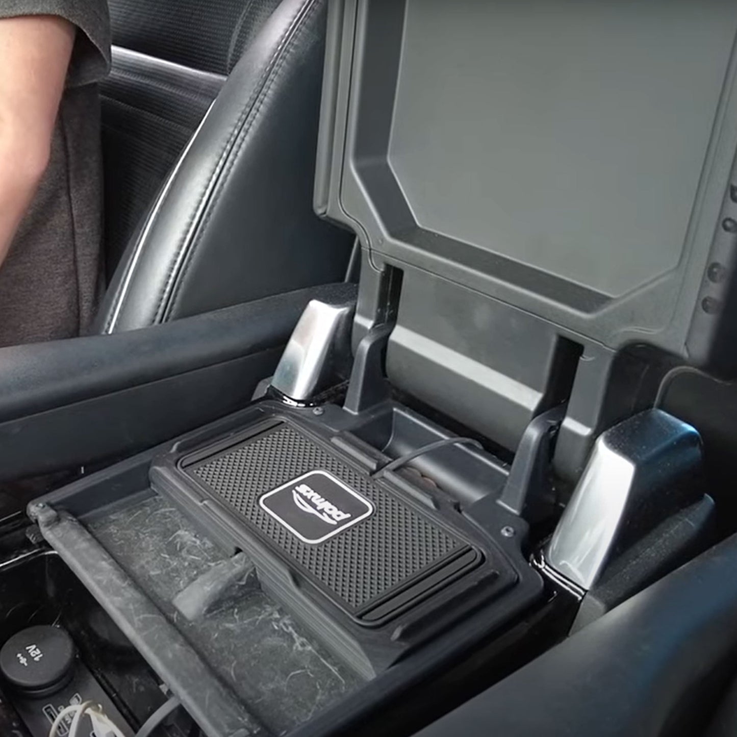 Wireless Charging Tray for Land Rover Discovery 5 2017-21