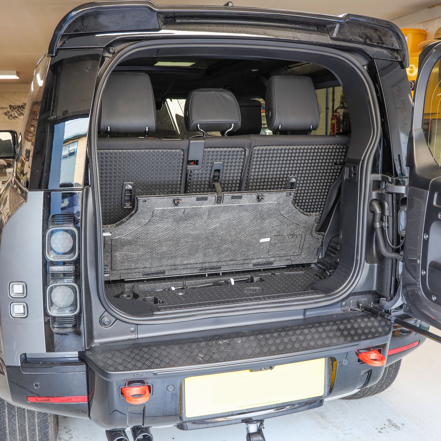 Boot Floor Retaining Clip for Land Rover Defender L663 90