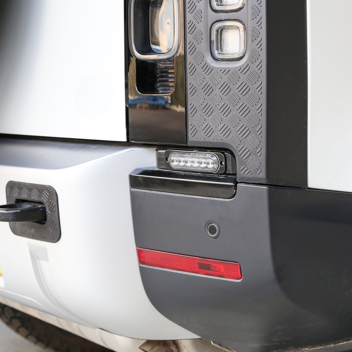 LED rear light upgrade kit for Land Rover Defender L663 - White + Red