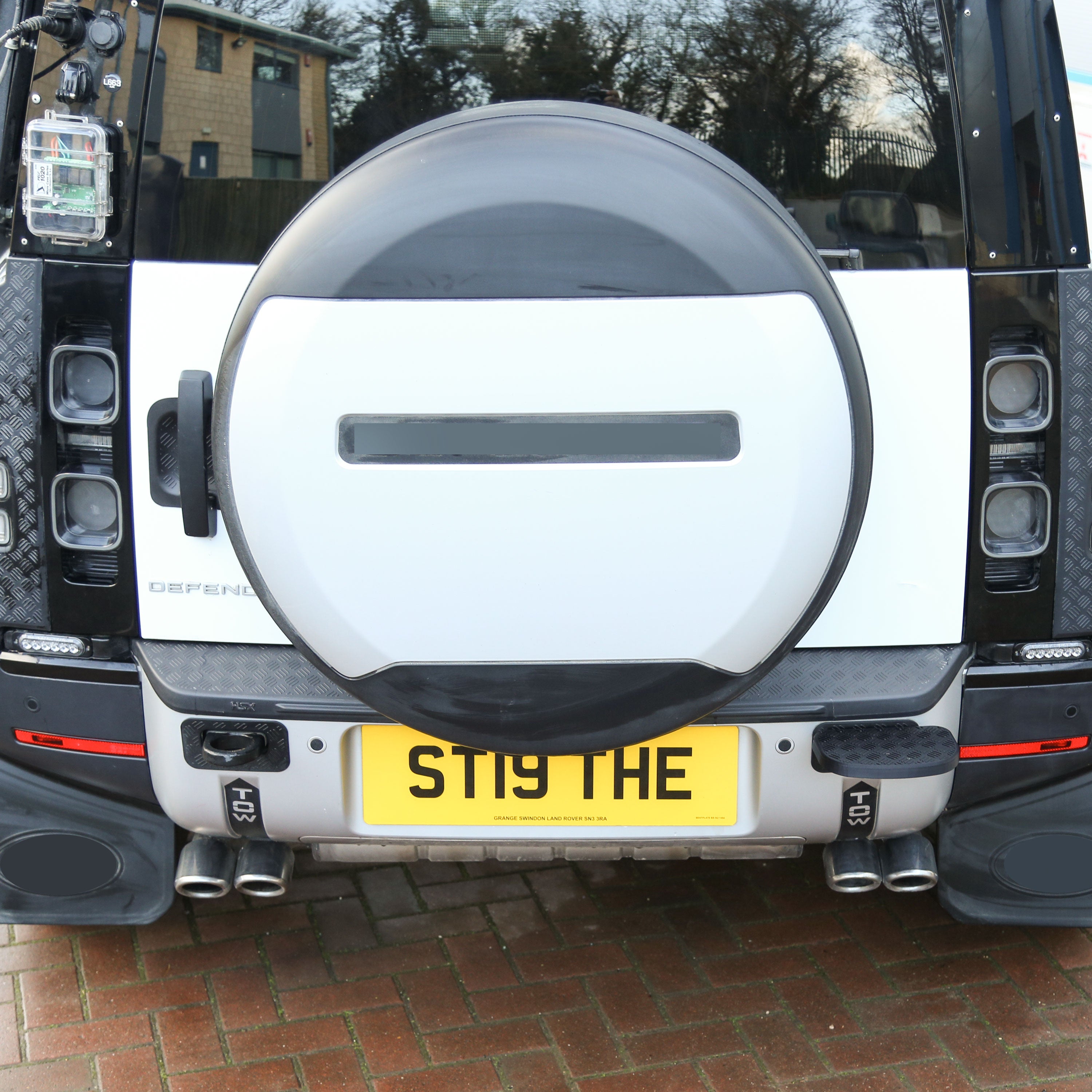 Powerful UK社製 ディフェンダー L663 用リアバンパーカバー HSX Extended Rear Bumper Cover for Land Rover Defender L663 - ABS