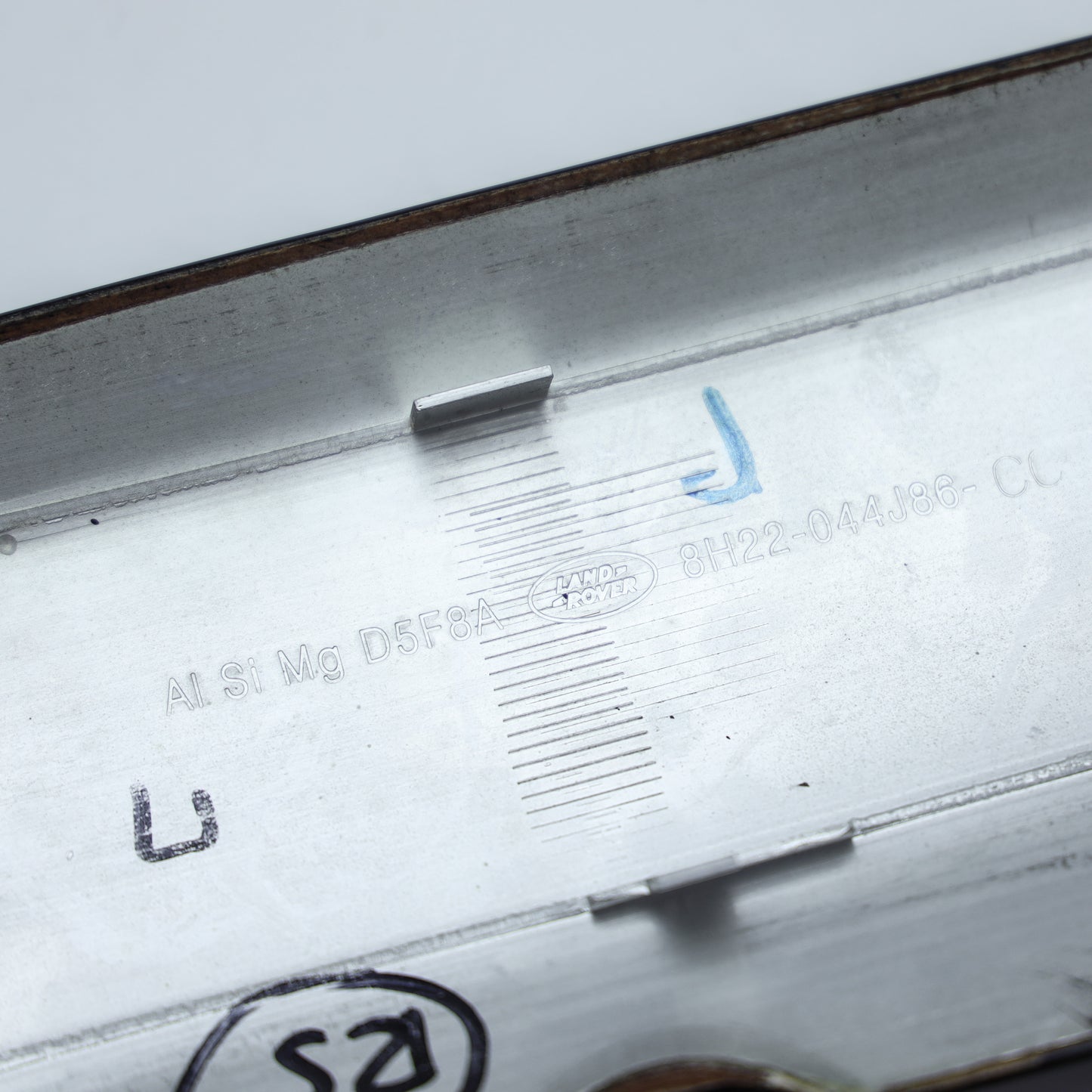 Dash Pillar in Black Piano for Land Rover Discovery 3 - Right