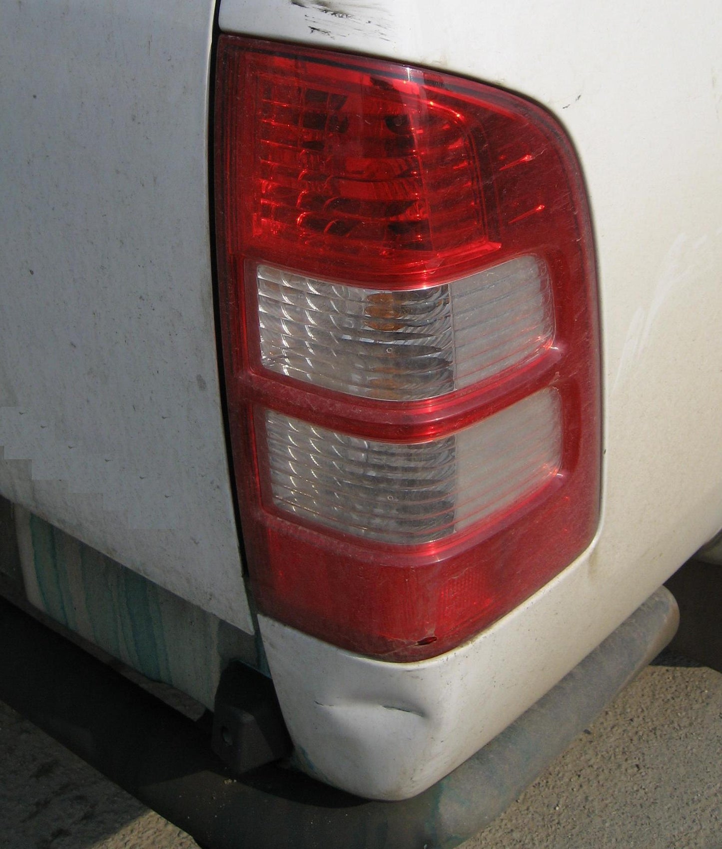 Ford Range Rear Light 2006 to 09 - RH ( no fog lamp )