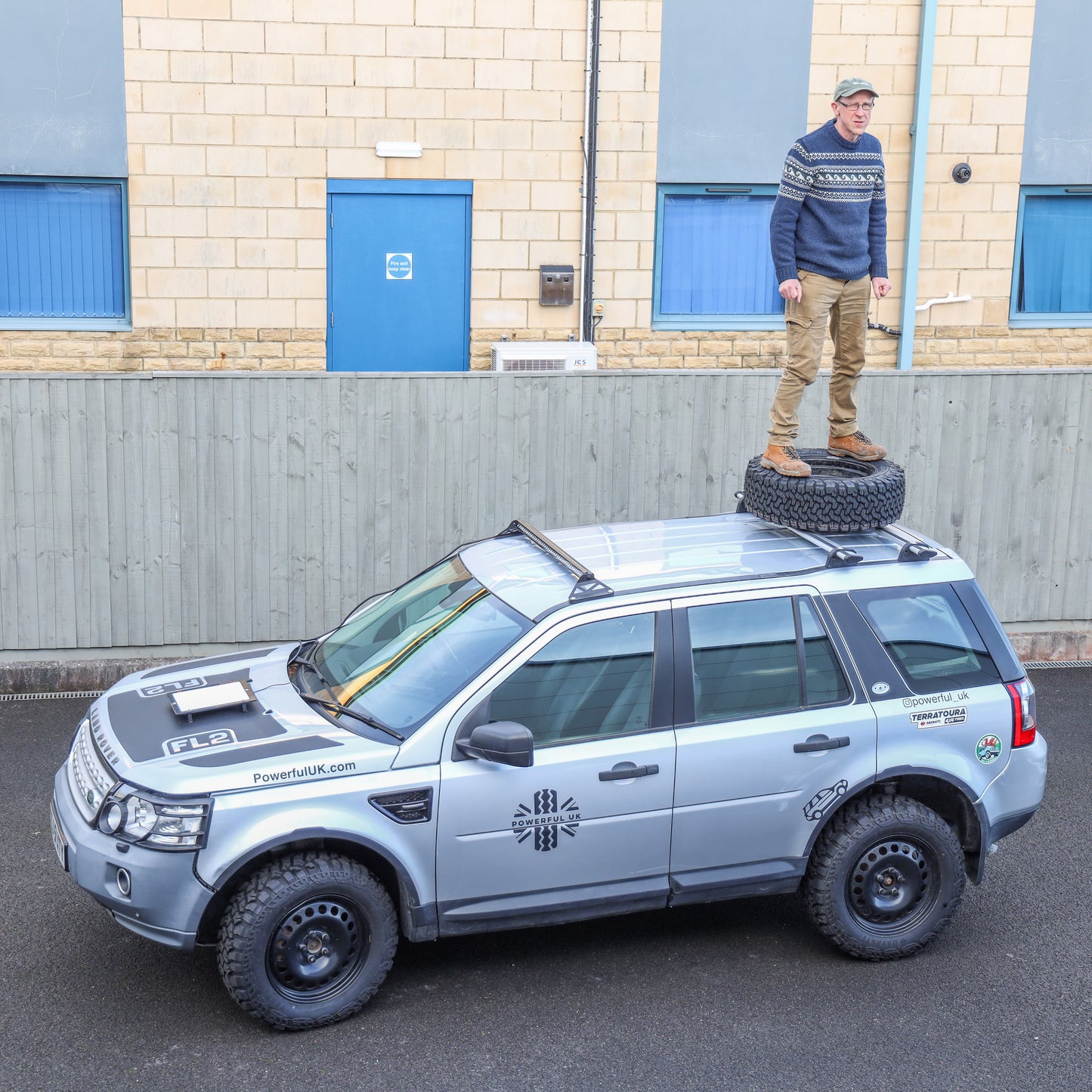 Compact Roof Rack/Cross Bar Kit for Land Rover Freelander 2