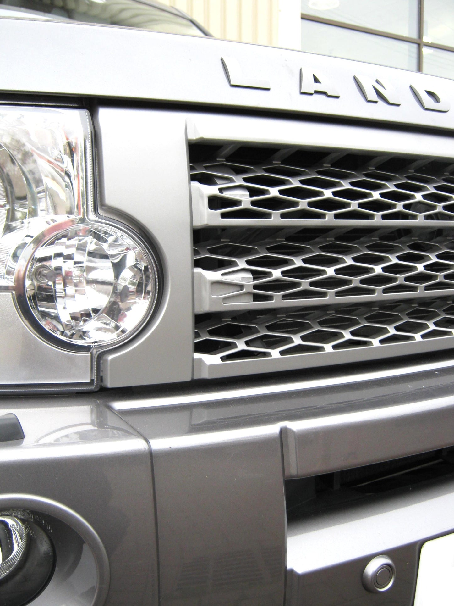 Supercharged Style Front Grille in Silver for Land Rover Discovery 3