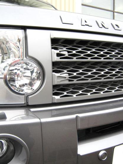 Supercharged Style Front Grille in Silver for Land Rover Discovery 3