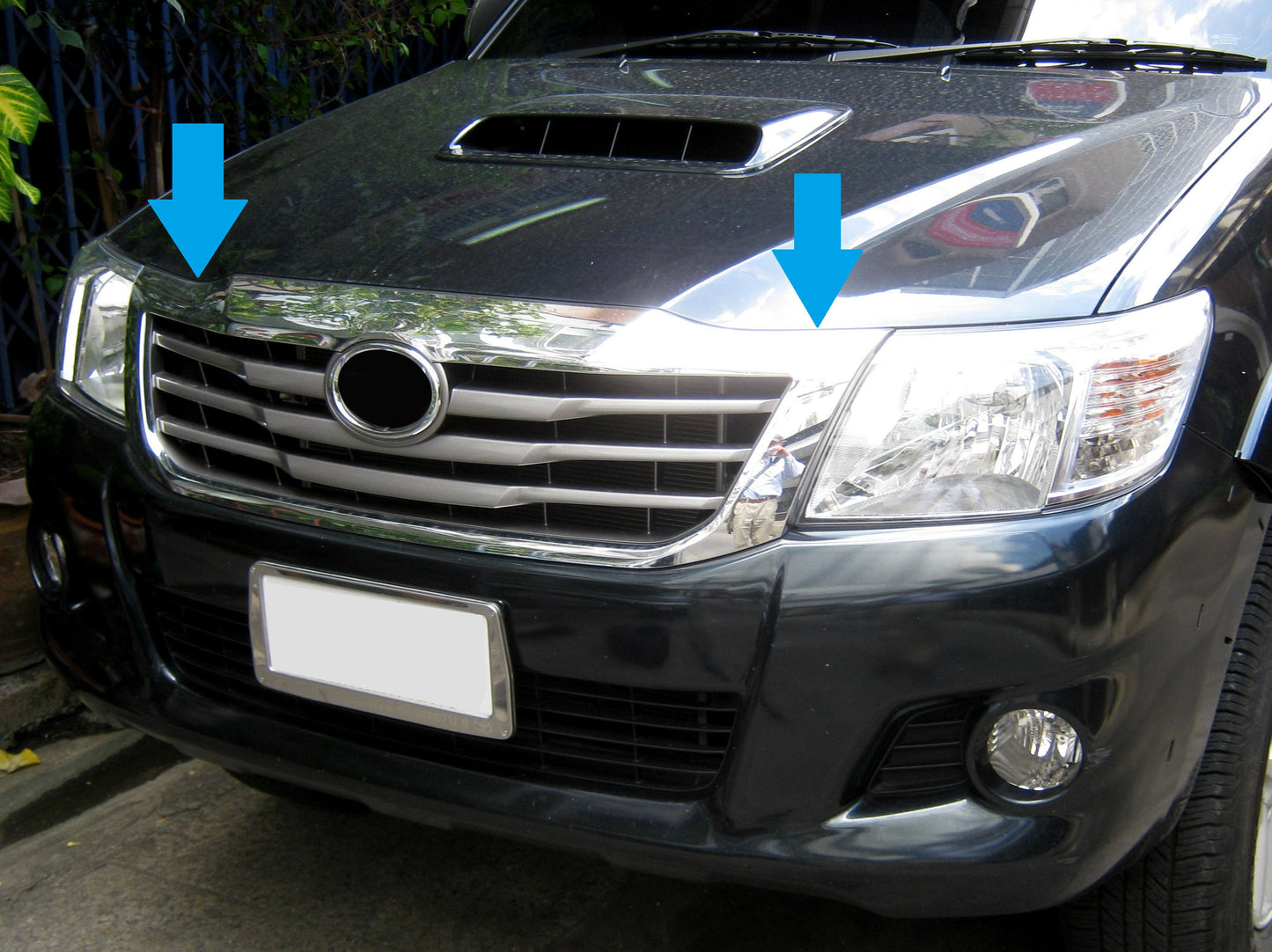 Front Grille - Chrome & Grey - for Toyota Hilux Mk7 Vigo Champ