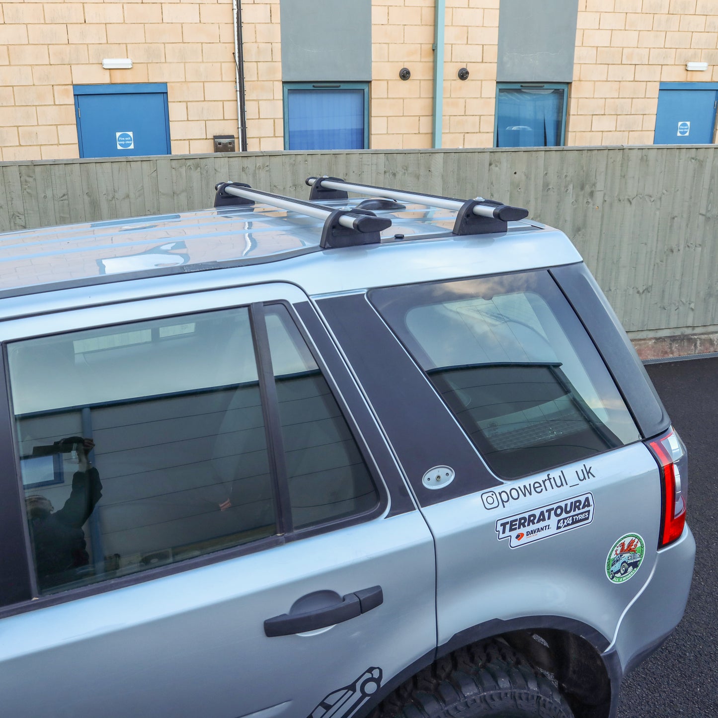 Compact Roof Rack/Cross Bar Kit for Land Rover Freelander 2