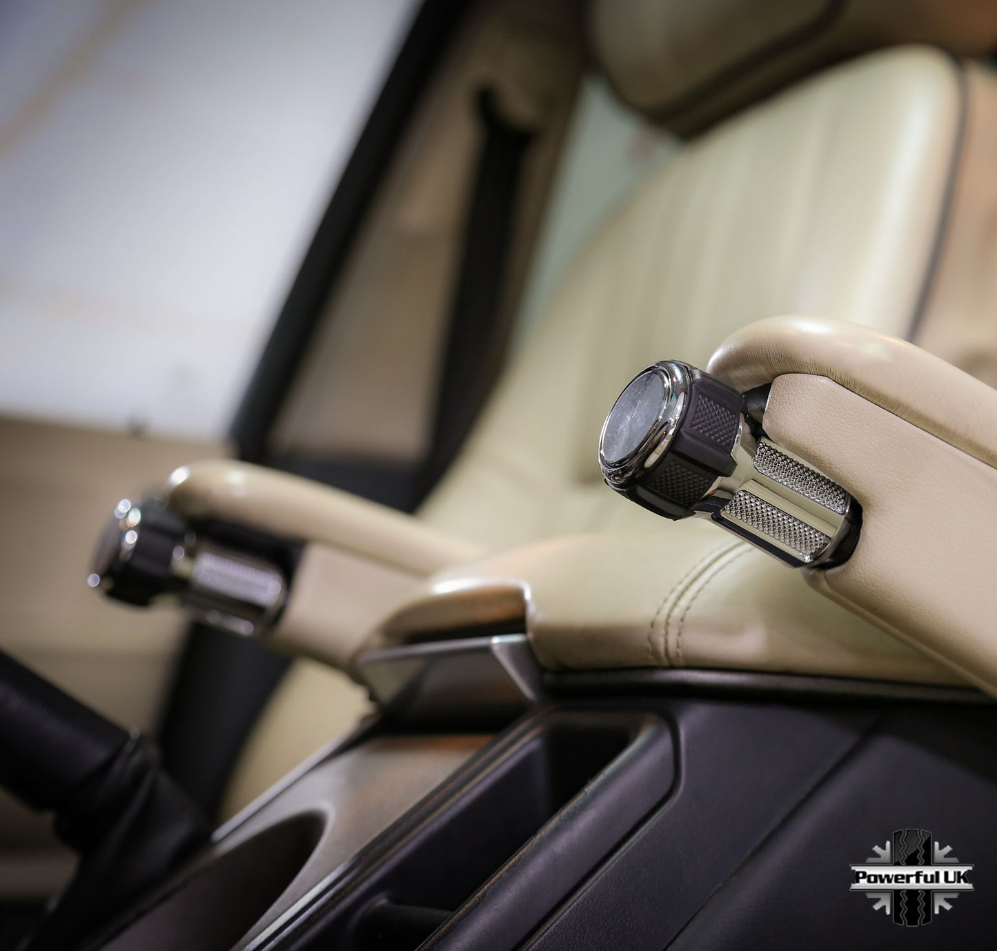 Adjusting Front Seat Arm Rest Knobs for Range Rover L322