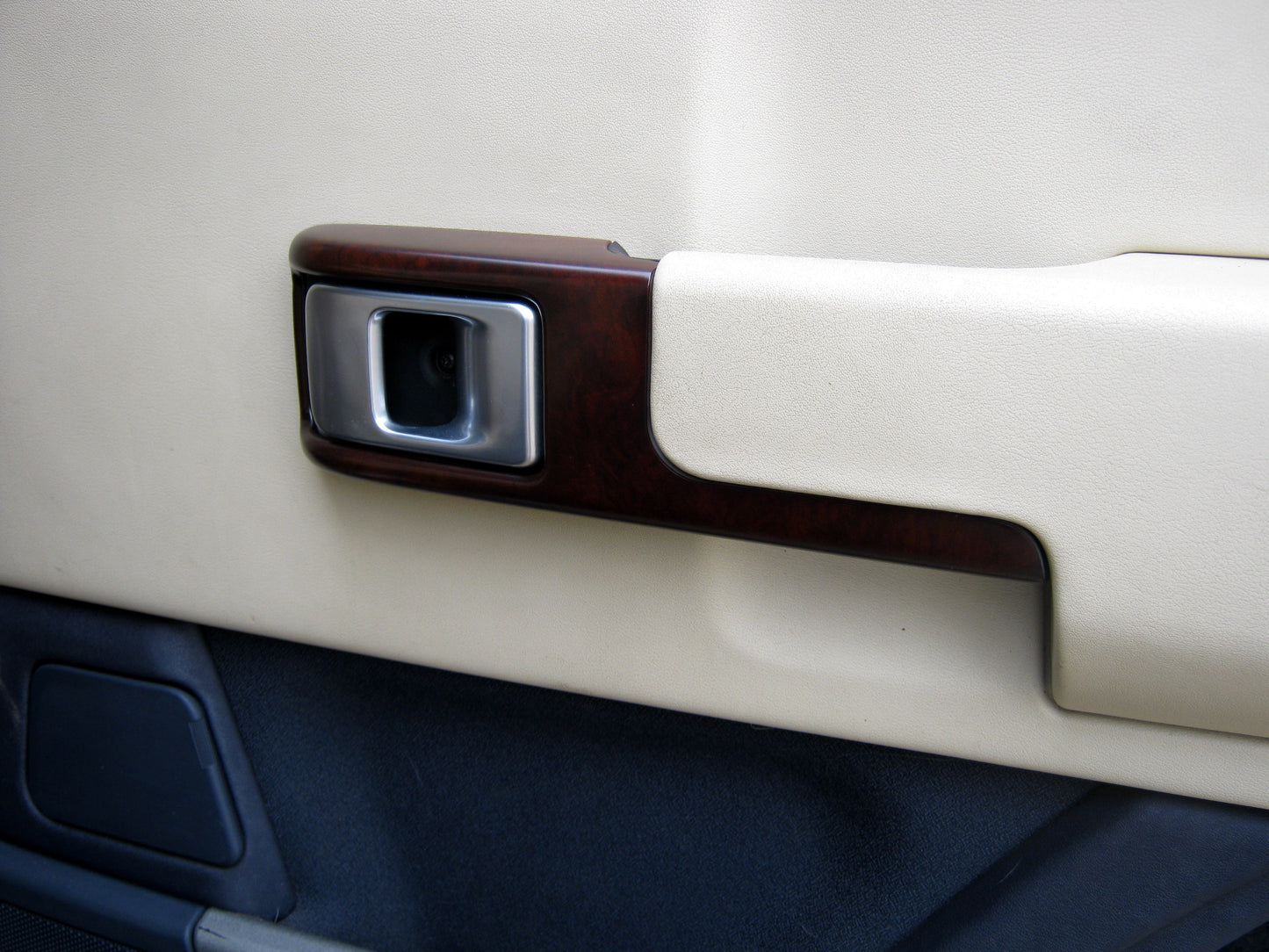 Door Catch Surround (RIGHT-hand) (Genuine) - Walnut for Range Rover L322